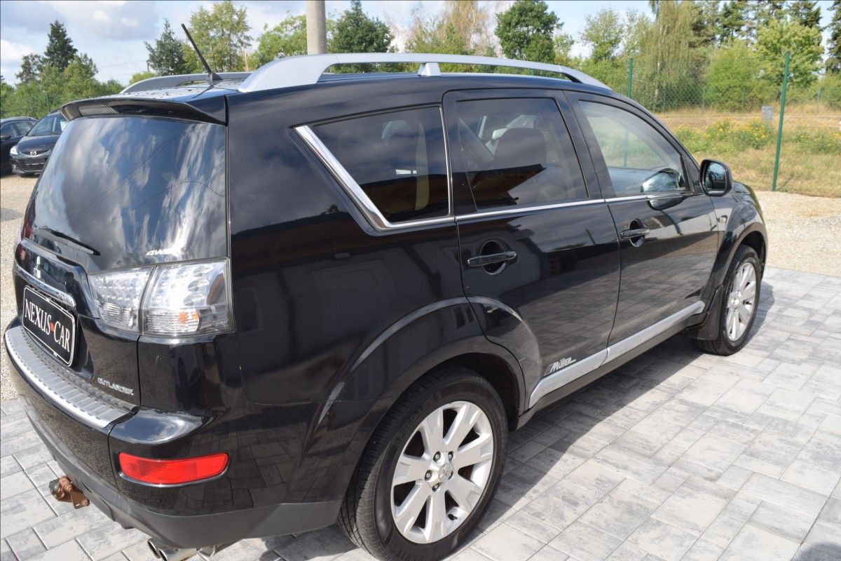 Mitsubishi Outlander, 2,2 d 115KW TAŽNÉ 7MÍST 4X4 - fotka 5