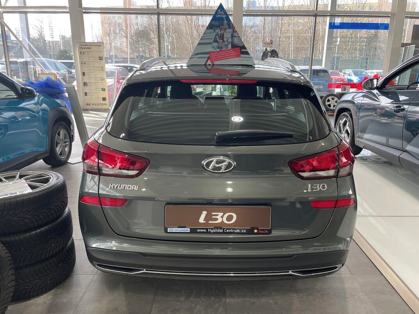 Hyundai i30, WG Family Comfort 1,0 T-GDI 88 - fotka 4