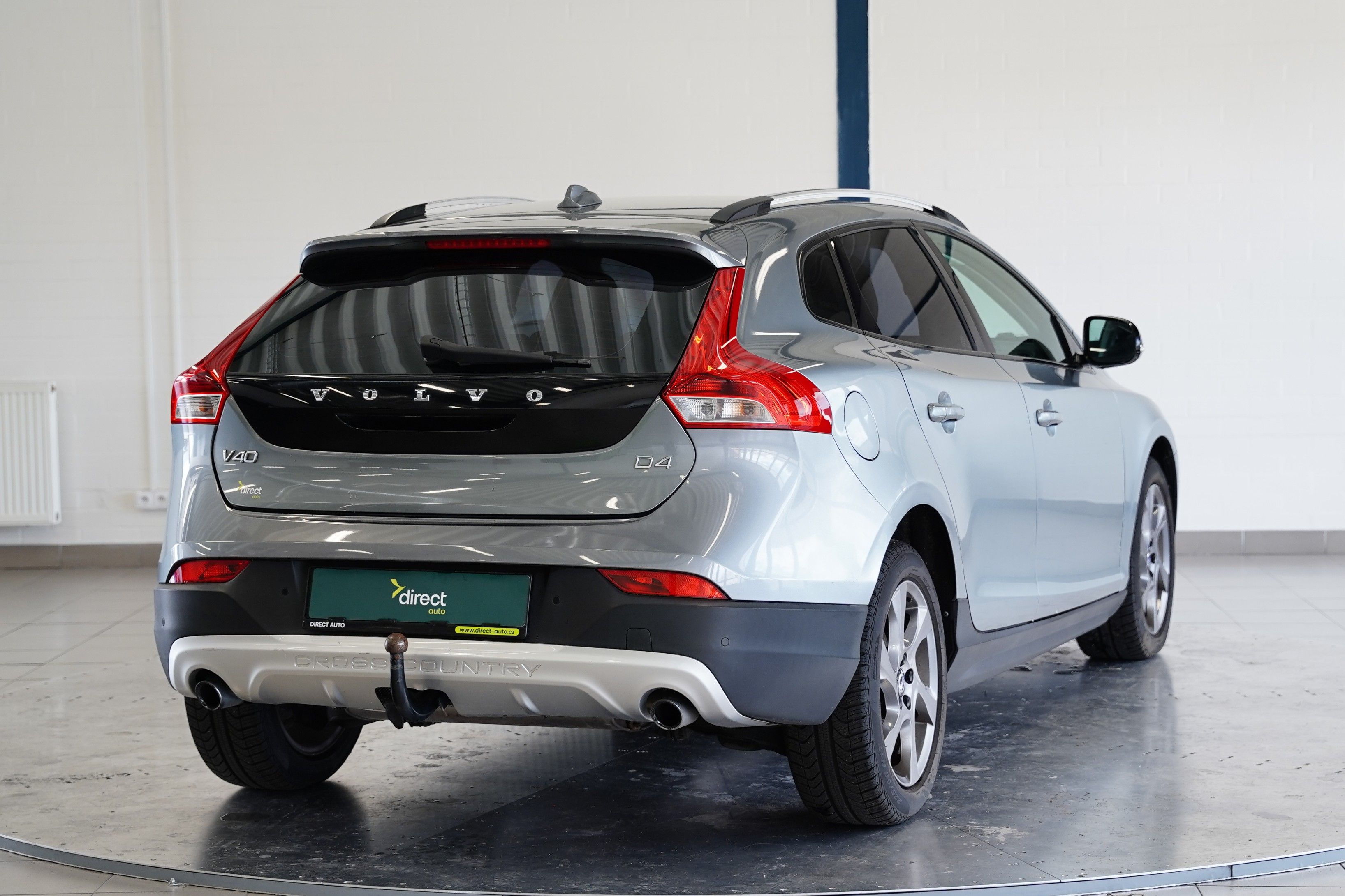 Volvo V40, 2.0 D4 140 kW Summum - fotka 2