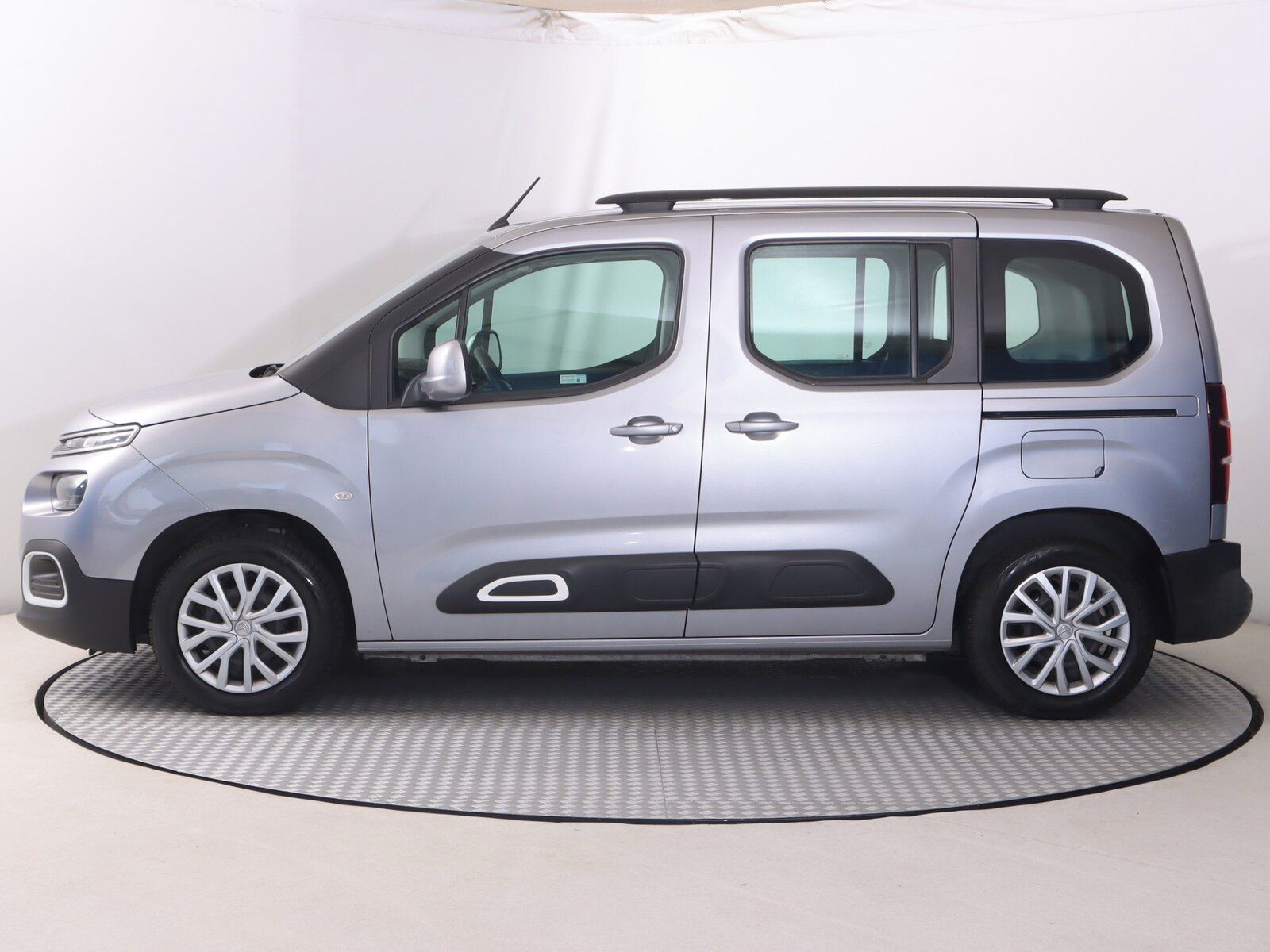 Citroën Berlingo, 1.2 PureTech, Live, 5Míst, ČR - fotka 3