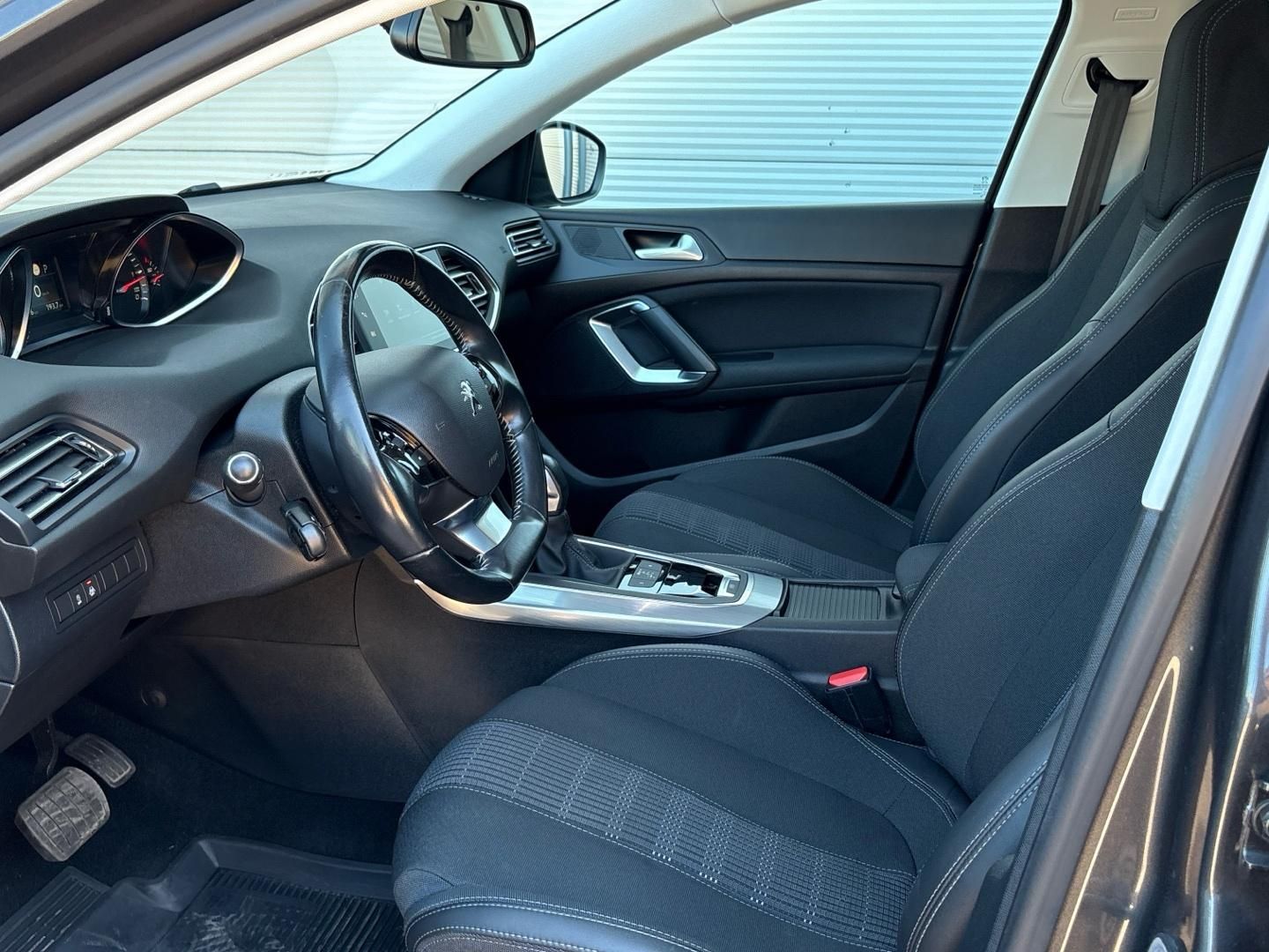 Peugeot 308, Allure 1.6 BlueHDi EAT6 - fotka 6