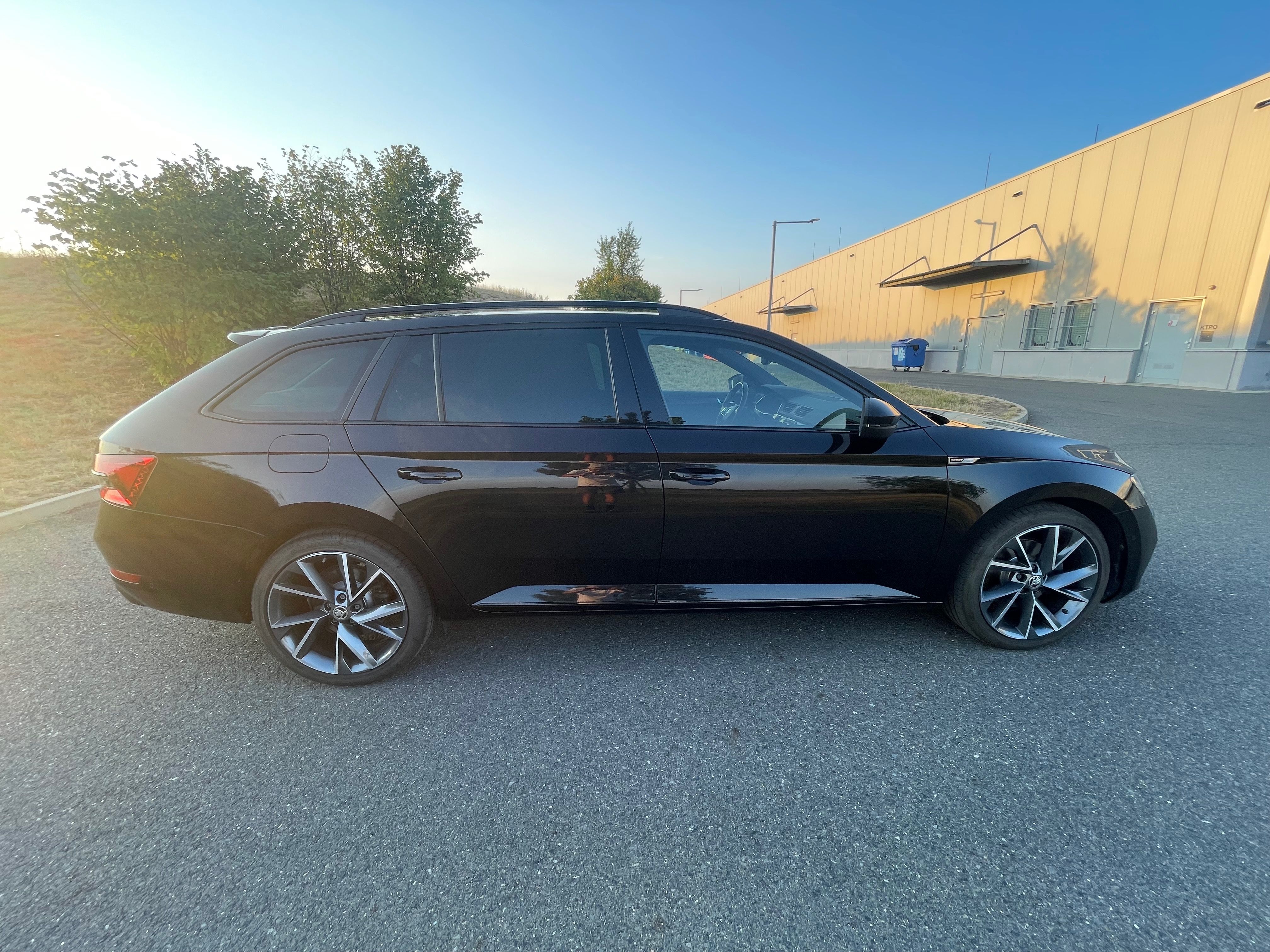 Škoda Superb, Sportline 2.0 TDI 147kW FULL - fotka 6