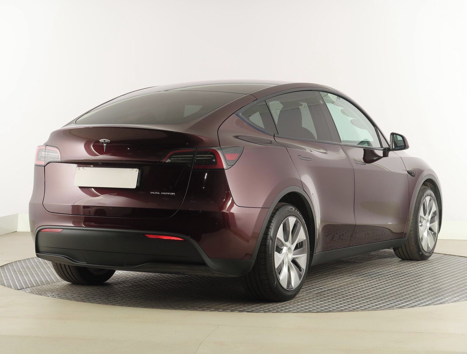 Tesla Model Y, Long Range AWD 79kWh, SoH 91% - fotka 5