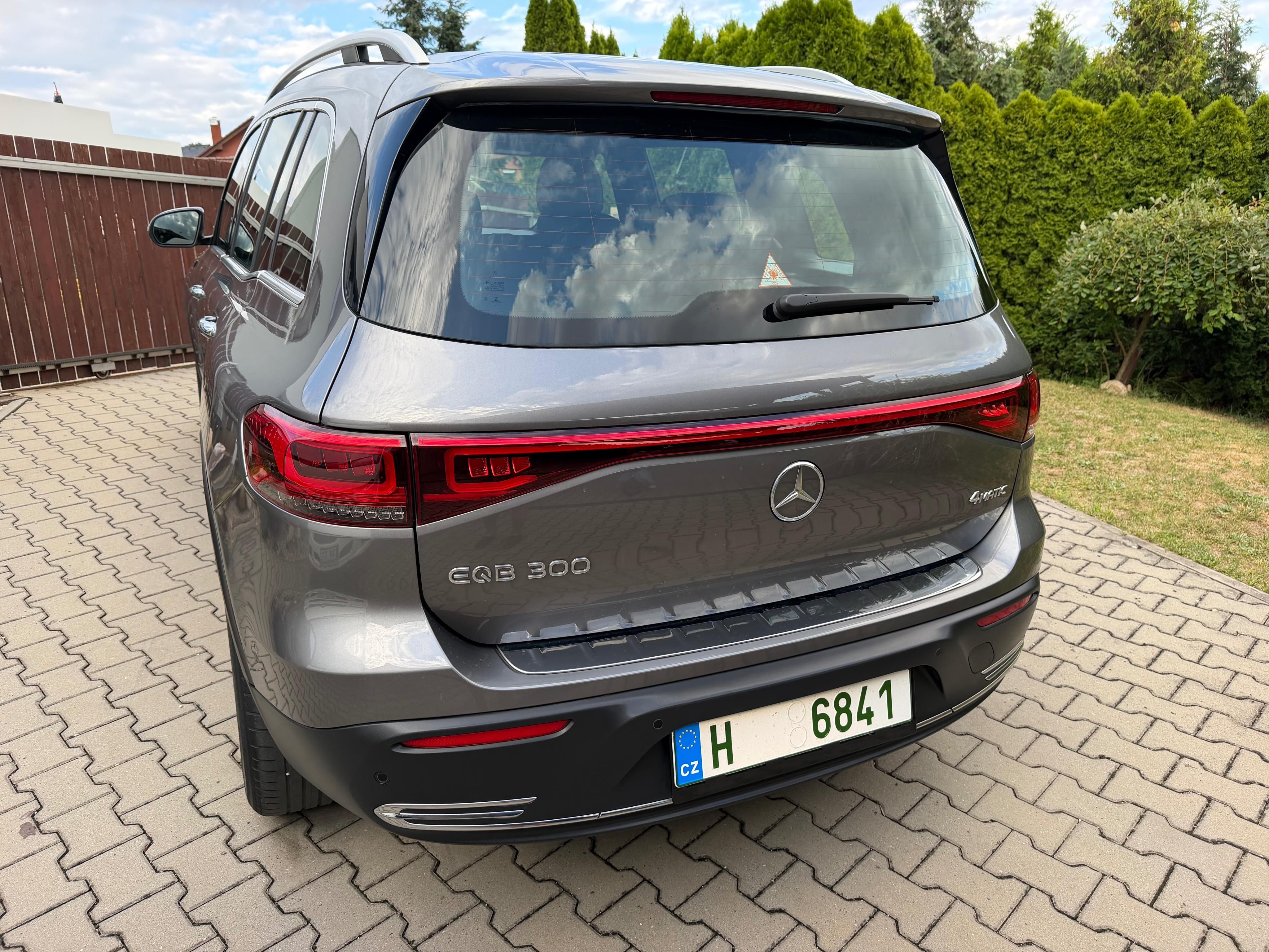 Mercedes-Benz EQB, 300 4M Luxury Line, 7míst, TZ - fotka 4