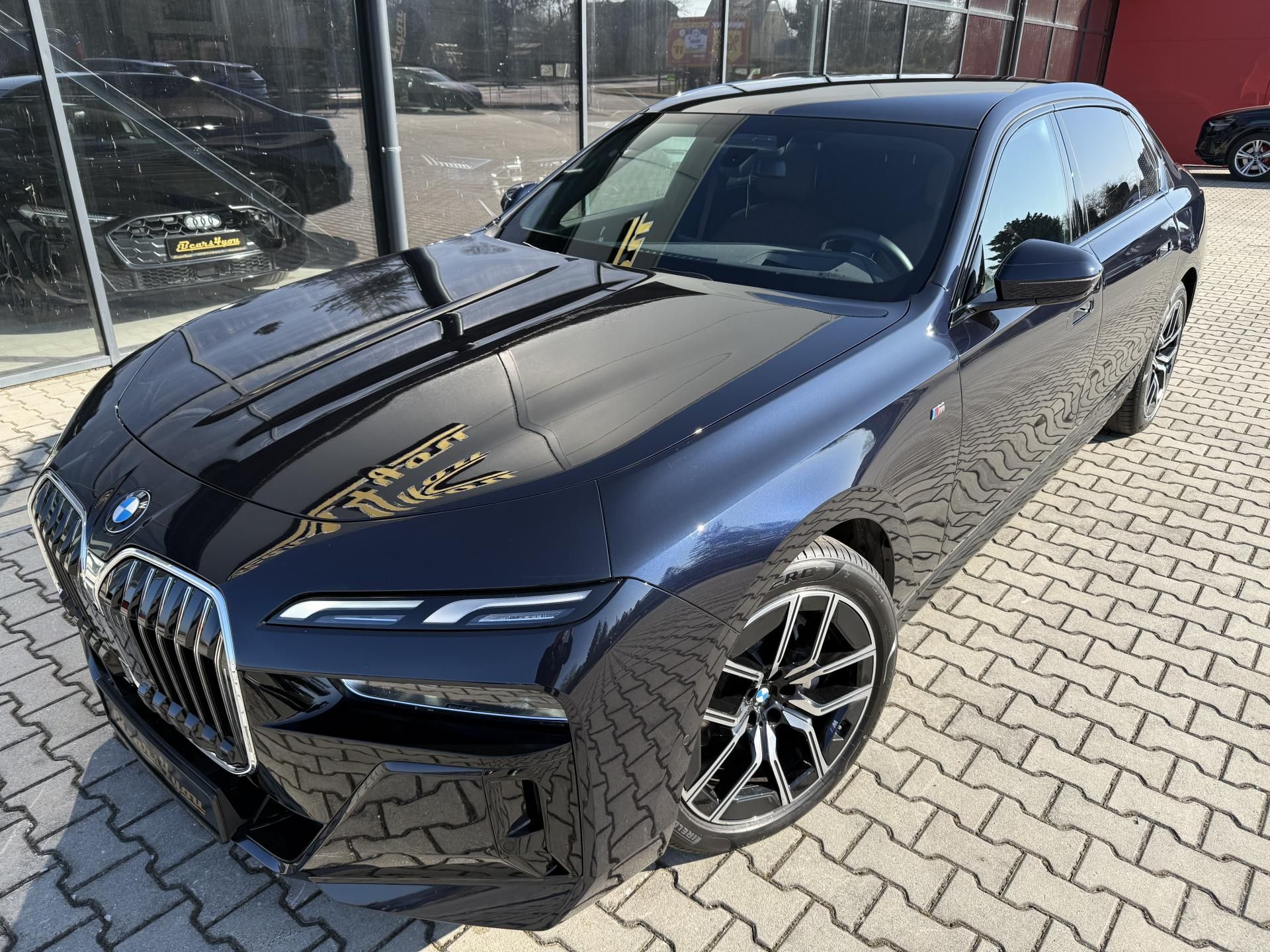 BMW Řada 7, 40XD 220kW M-PAKET INDIVIDUAL! - fotka 2