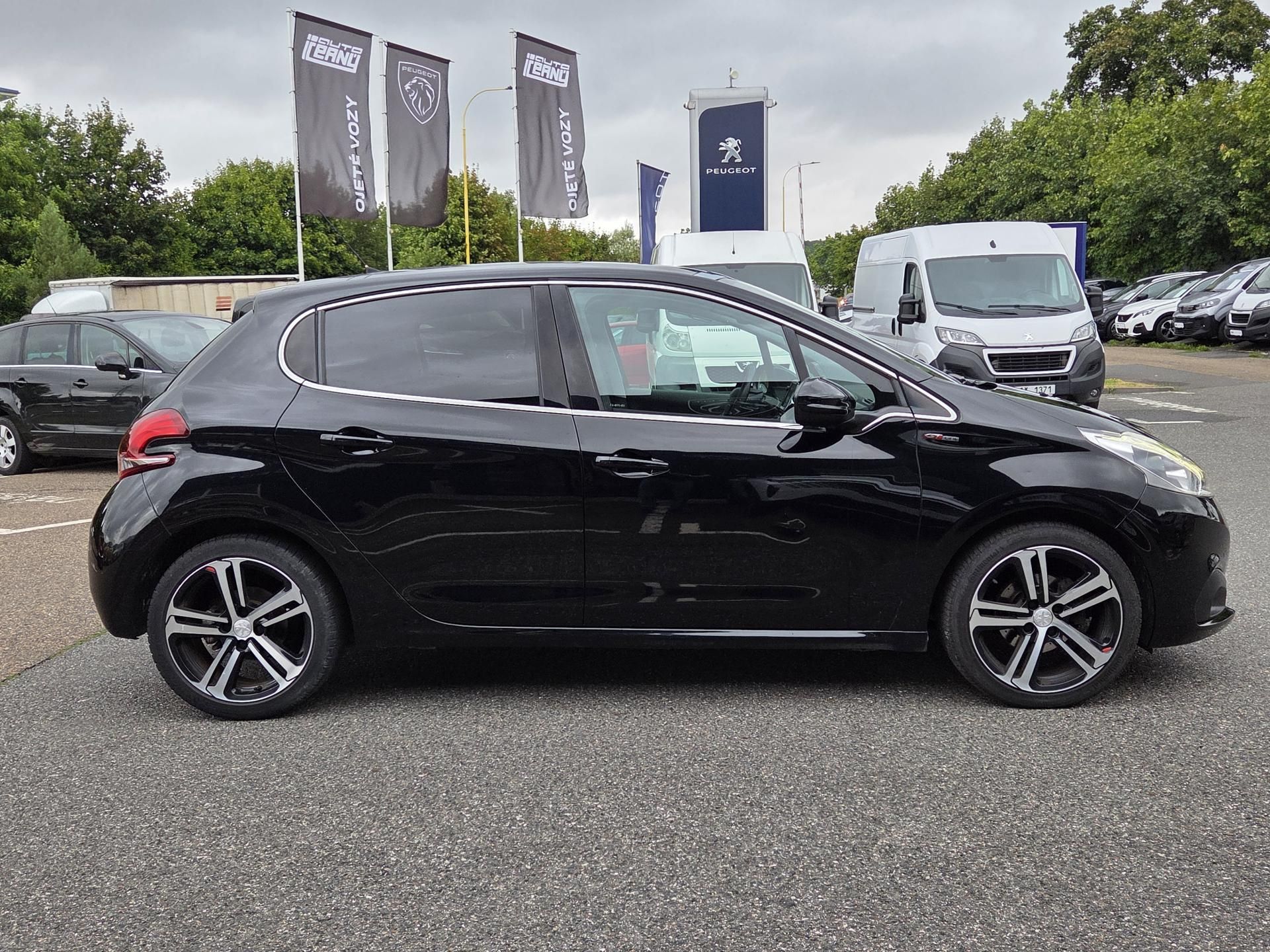 Peugeot 208, 1.2 PT 110 GTline EAT6 - fotka 6