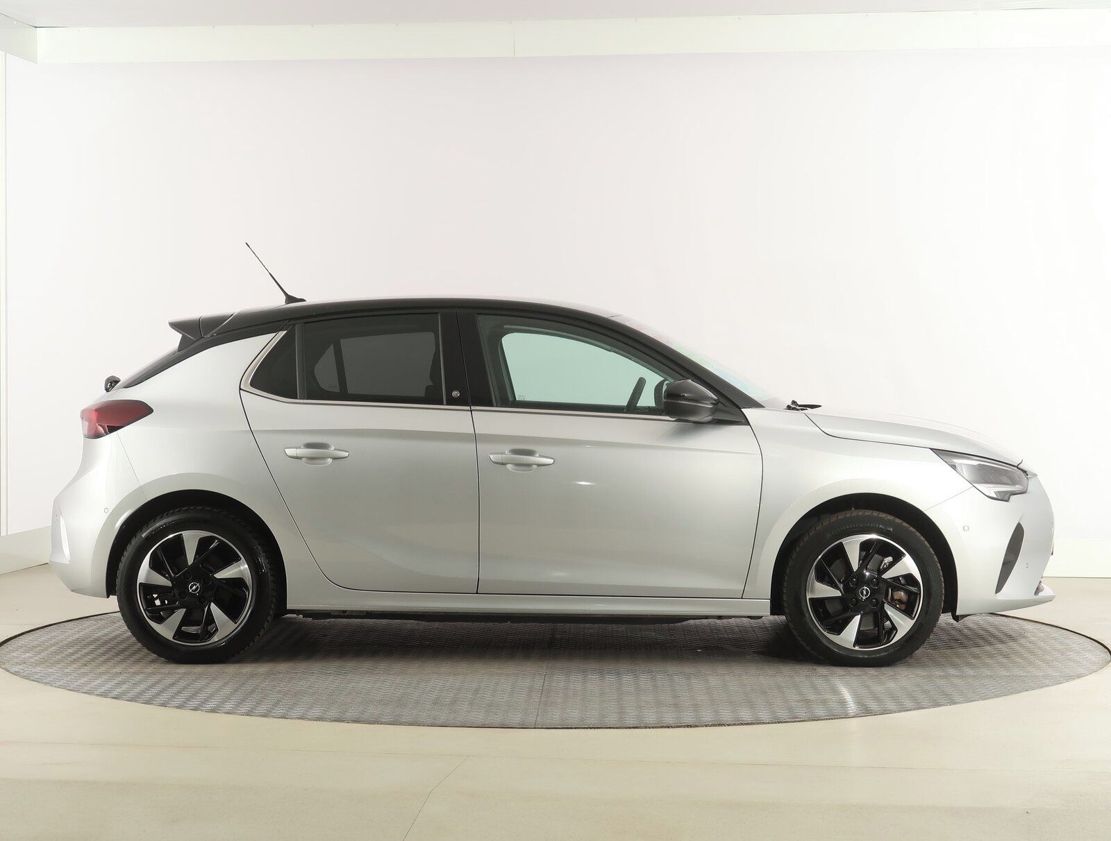 Opel Corsa, 50 kWh, SoH 96%, Elegance - fotka 6