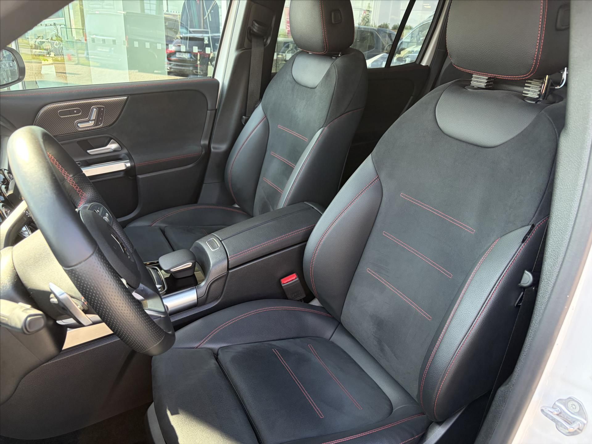 Mercedes-Benz GLB, GLB 250 - fotka 5