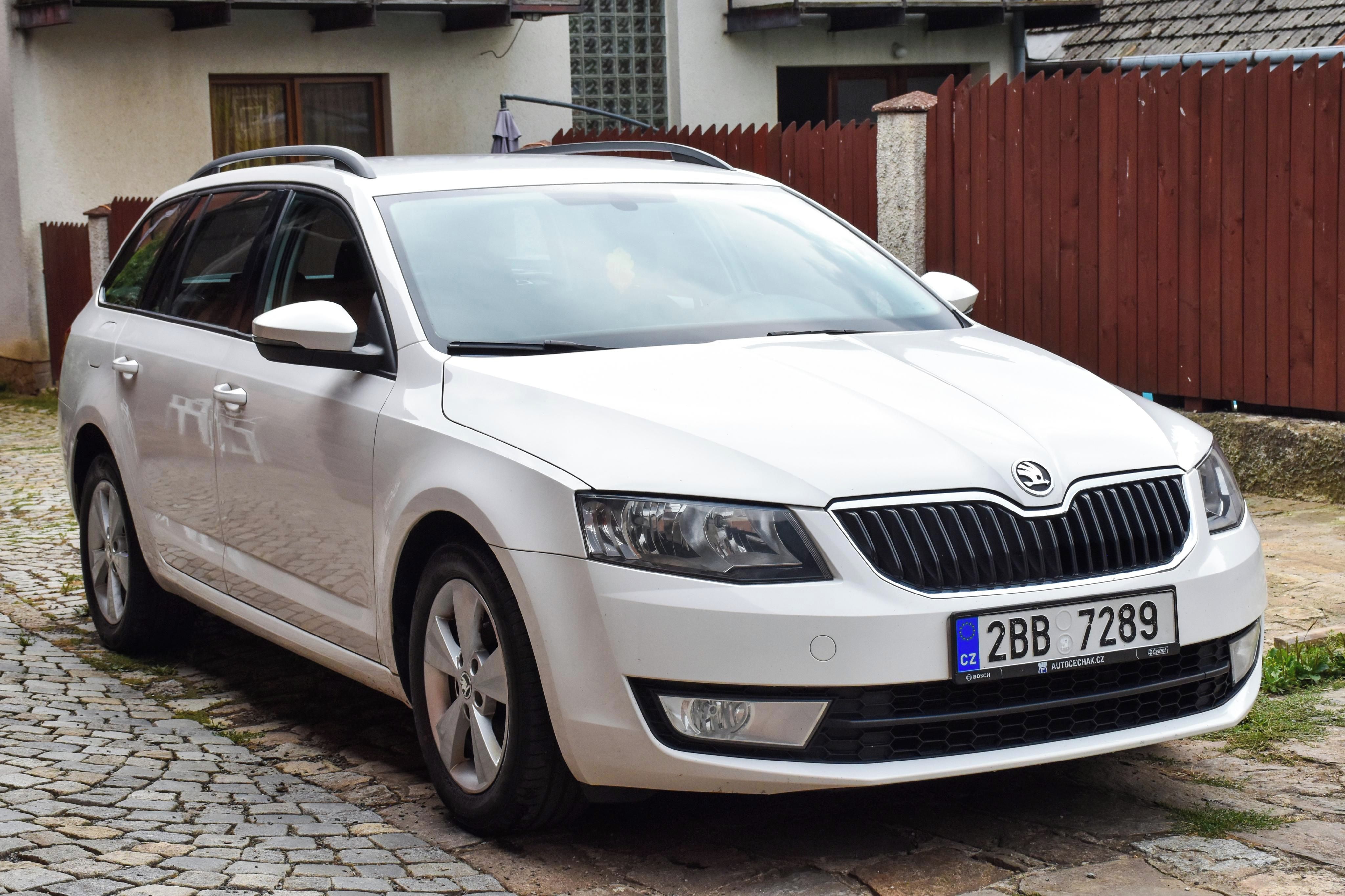 Škoda Octavia, Combi Elegance 1.6TDI tažné - fotka 2