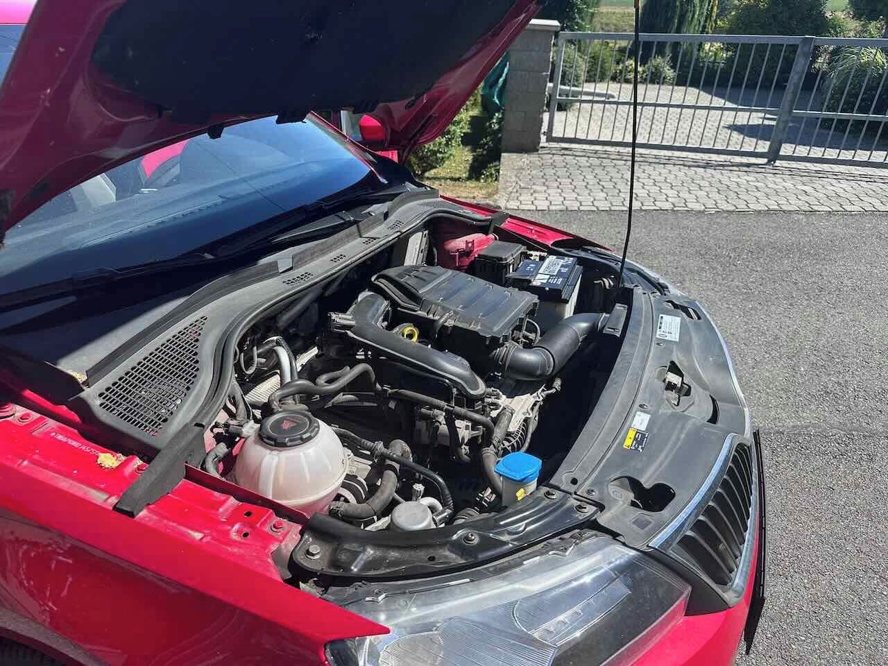 Škoda Rapid, 1.0 TSI - Servis jenom Škoda - fotka 2