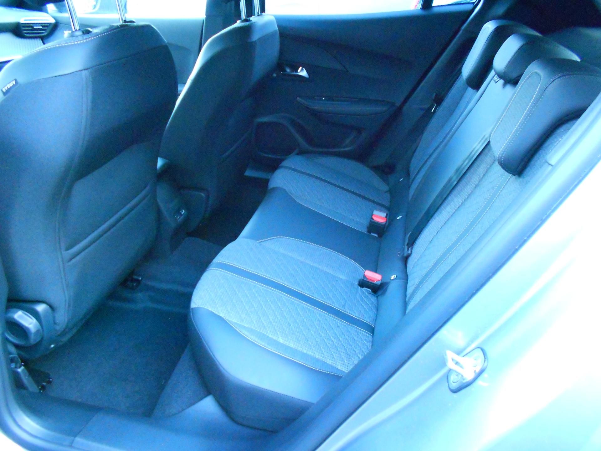 Peugeot 2008, ALLURE Hybrid 145 e-DCS6 - fotka 6