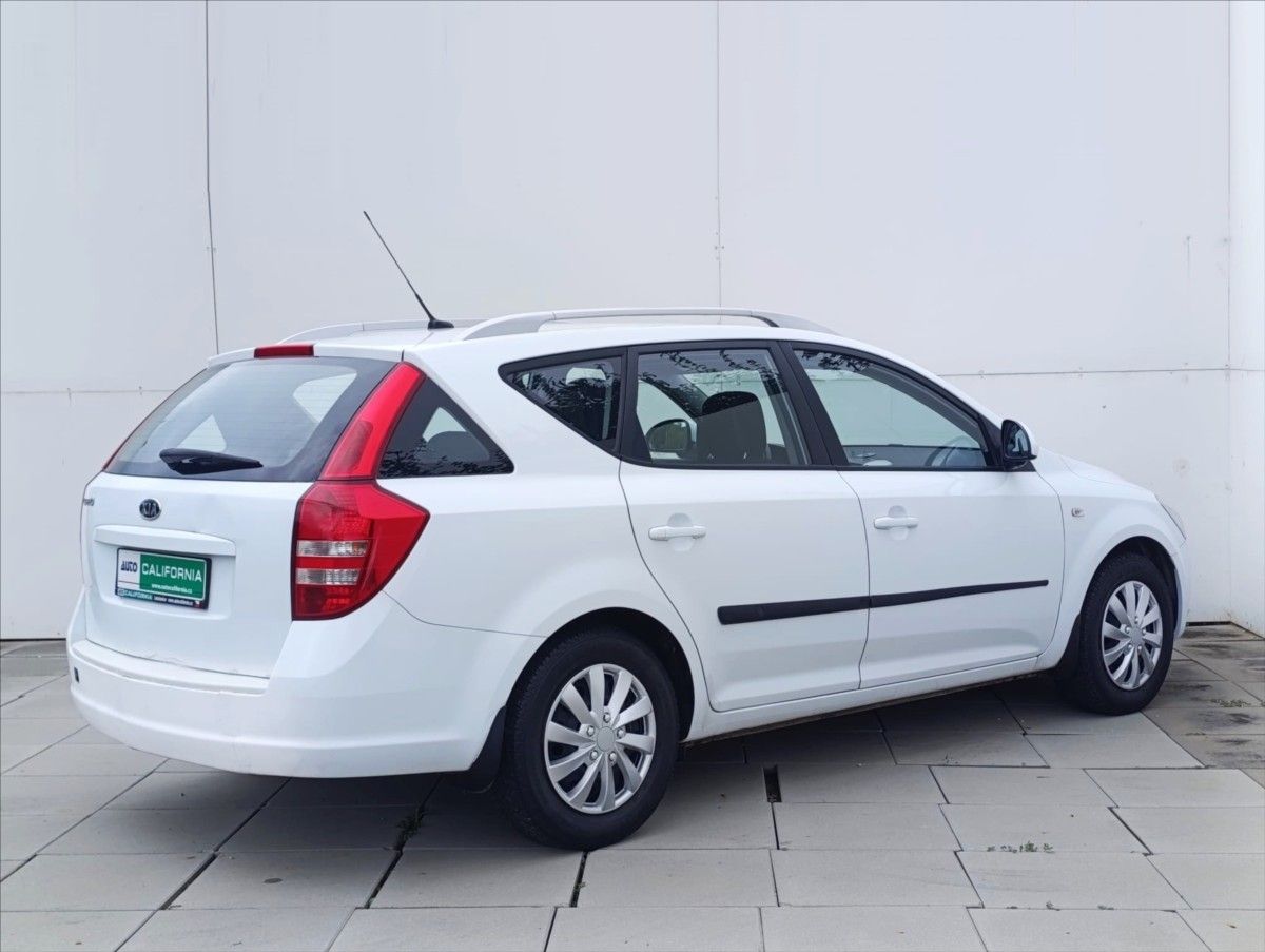 Kia Cee´d, 1,6 CVVT Aut. klimatizace ČR - fotka 6