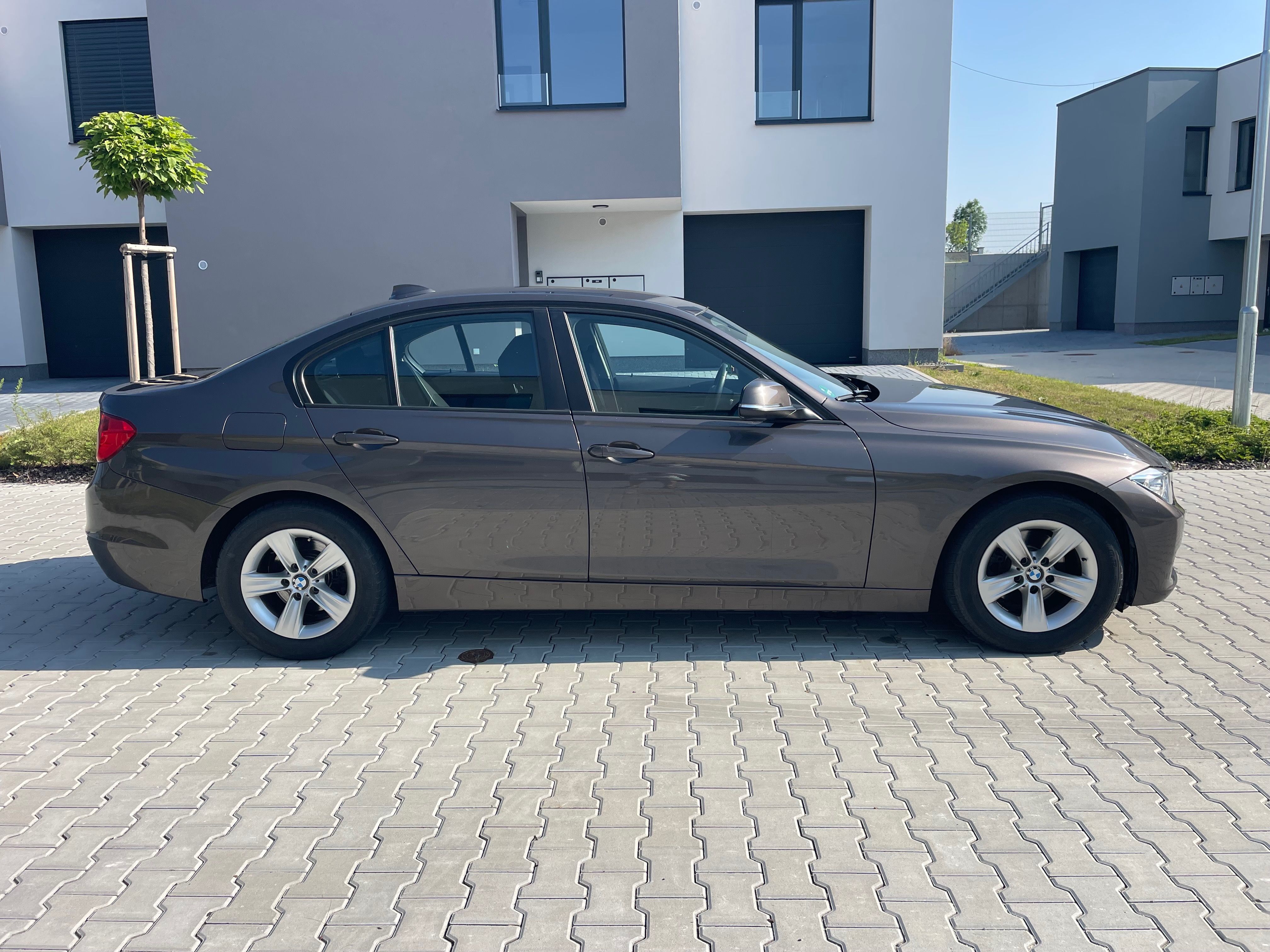 BMW Řada 3, 320i, 135 kw, servisováno - fotka 6