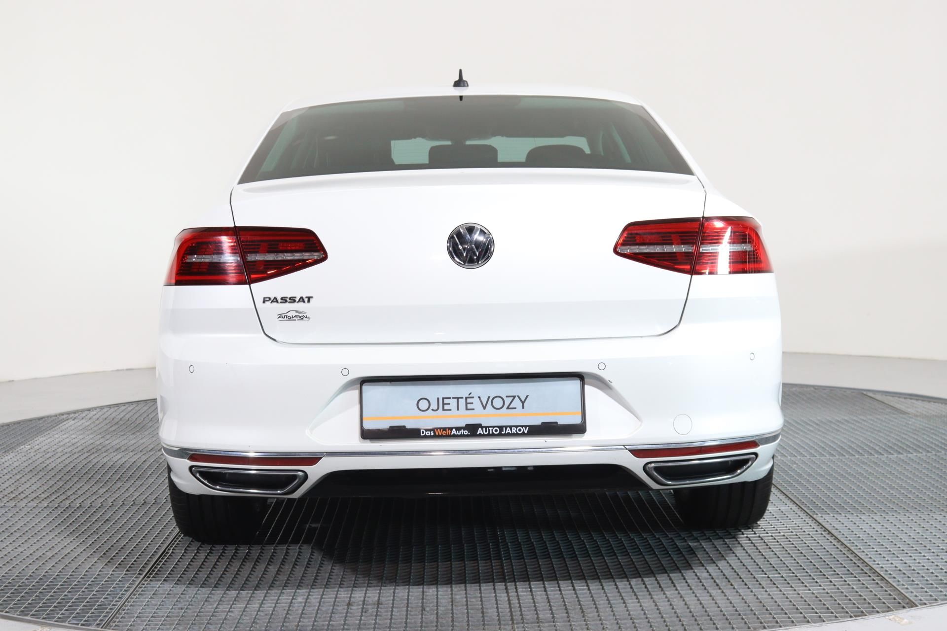Volkswagen Passat, 2,0TDI R-Line HL DSG/LED,ACC - fotka 6