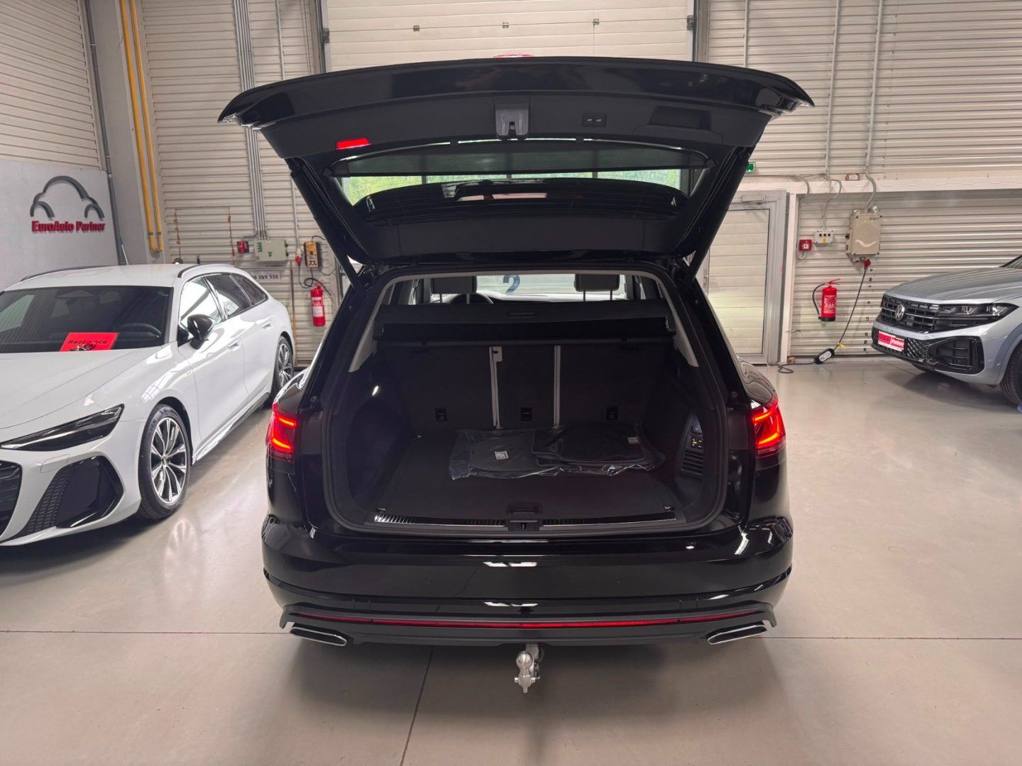 Volkswagen Touareg, 3,0 TDI 210 kW Nez.Top NEW - fotka 6