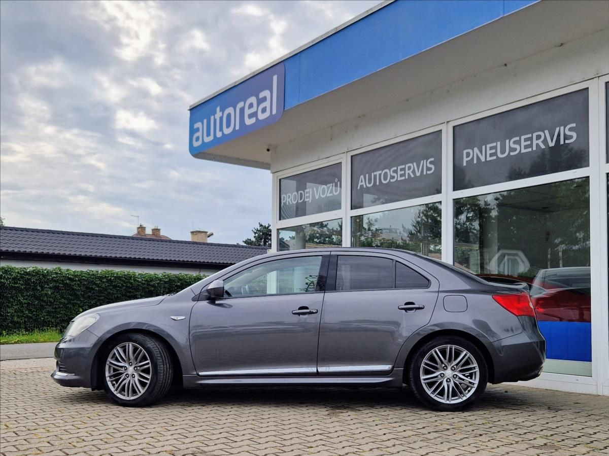 Suzuki Kizashi, 2,4 i 4x4 XENON AC ŠÍBR VÝHŘEV - fotka 2