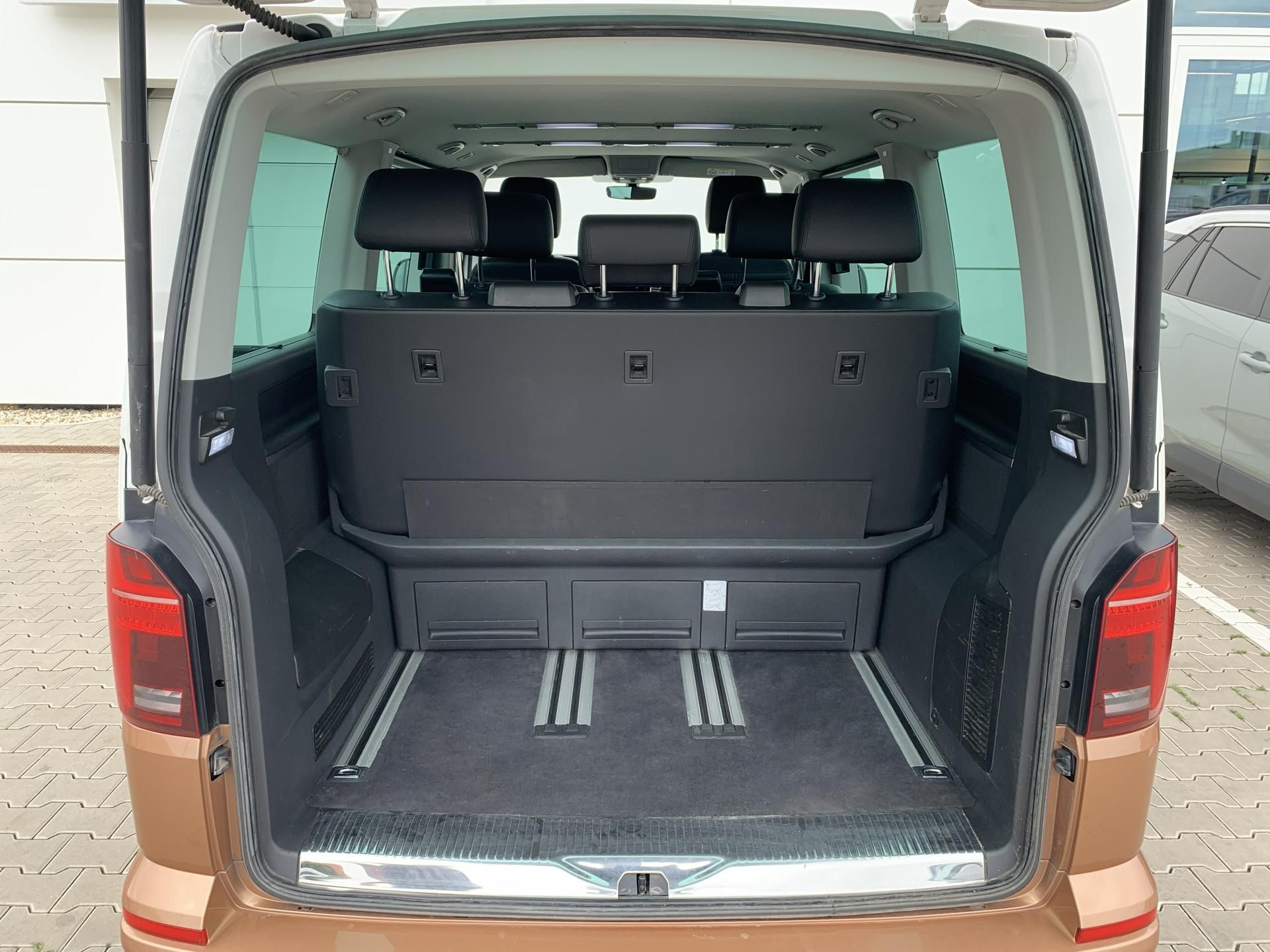 Volkswagen Multivan, HIGHLINE 2.0 TDI 4x4 146kW - fotka 5