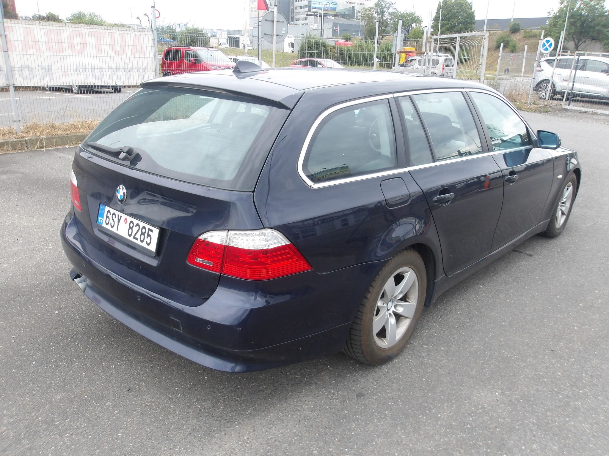 BMW Řada 5, 530d PĚKNÝ !!! SERV.KNIHA ! - fotka 5