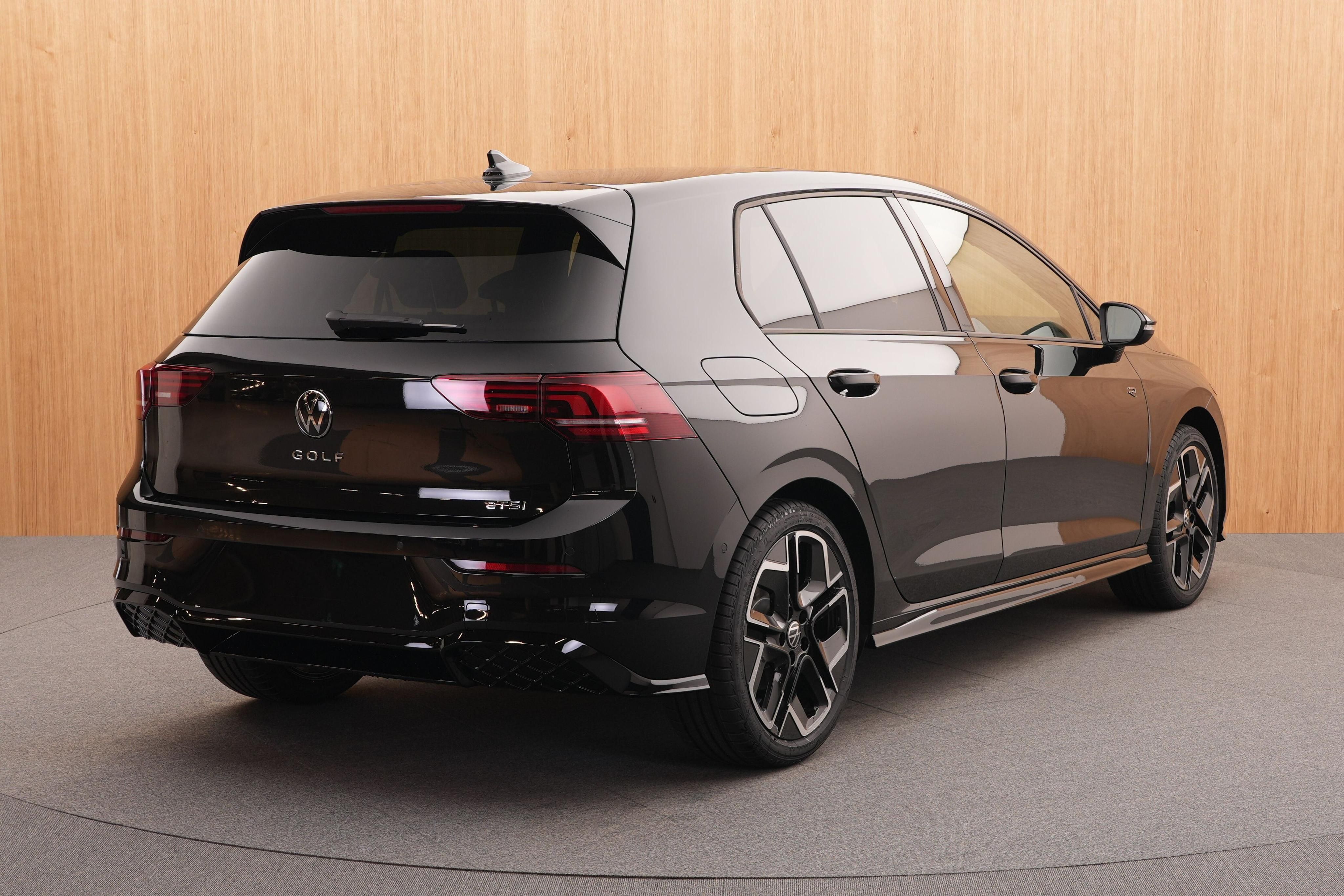 Volkswagen Golf, R-Line Limited 1.5 eTSI mHEV - fotka 4