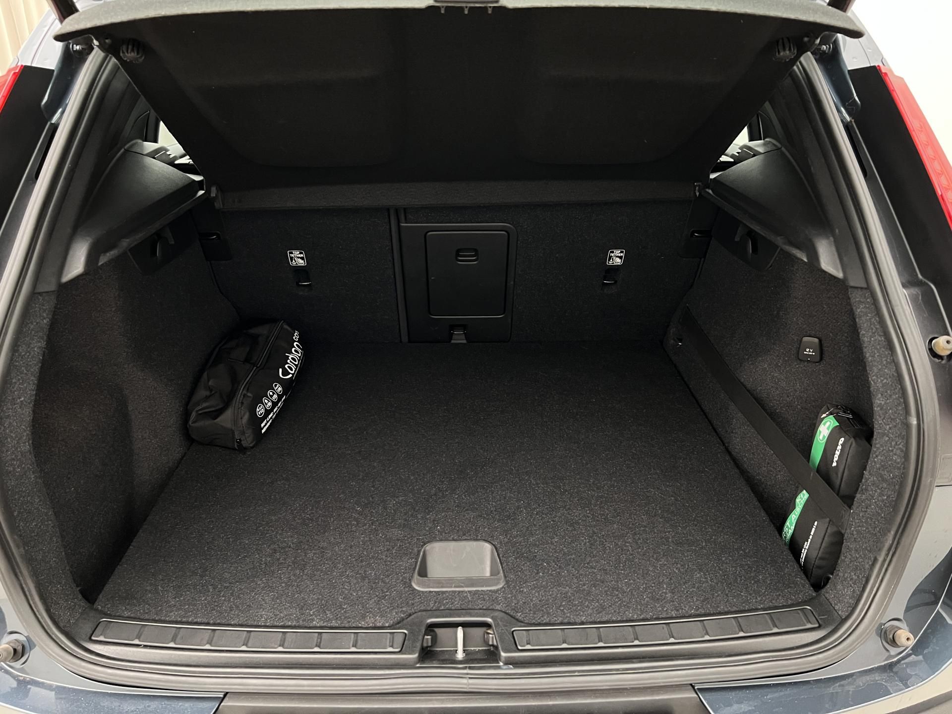 Volvo XC40, D3 MOMENTUM PRO MAN - fotka 5