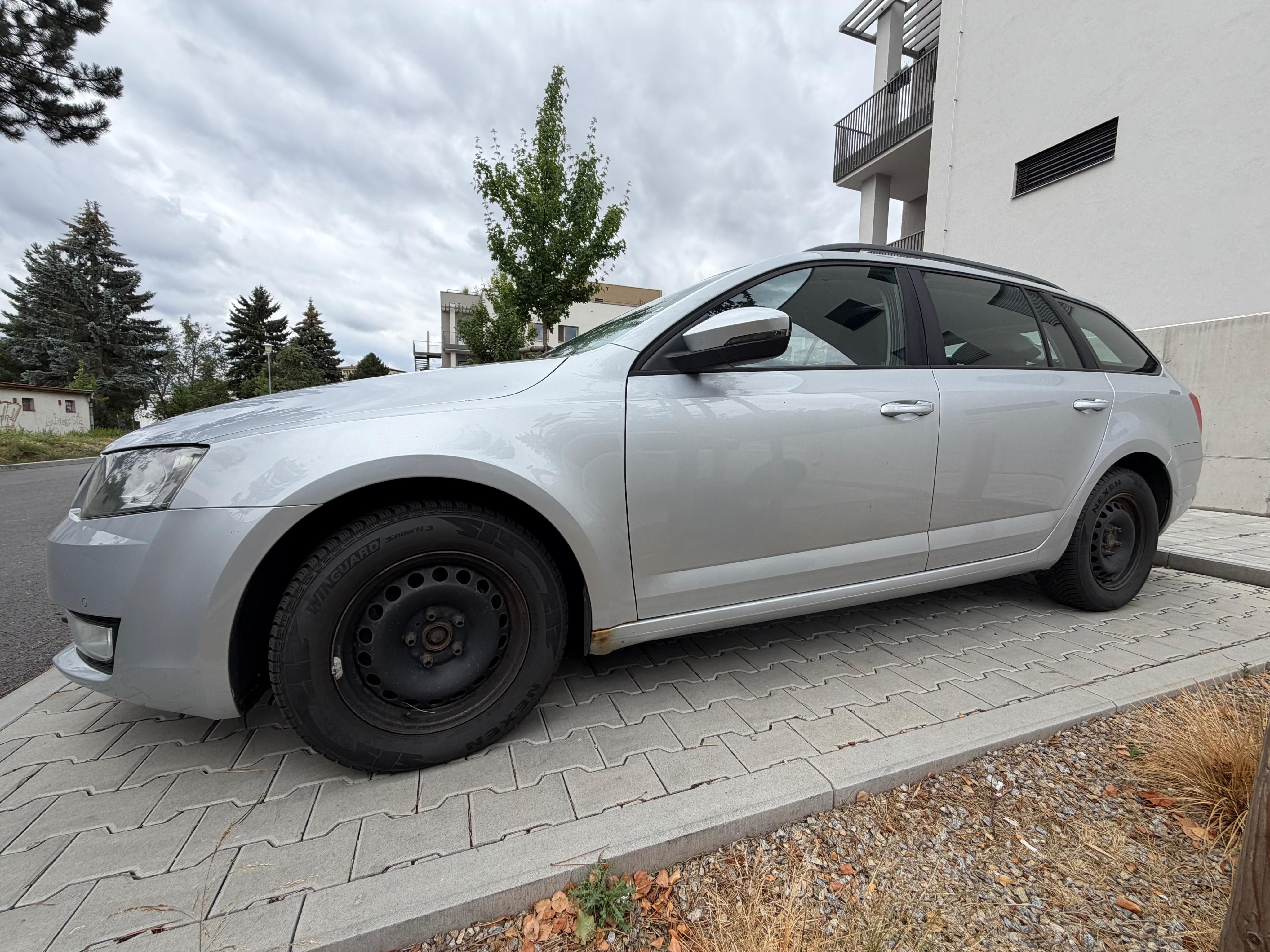 Škoda Octavia, 1.6 TDI DSG, 2 sady kol - fotka 5