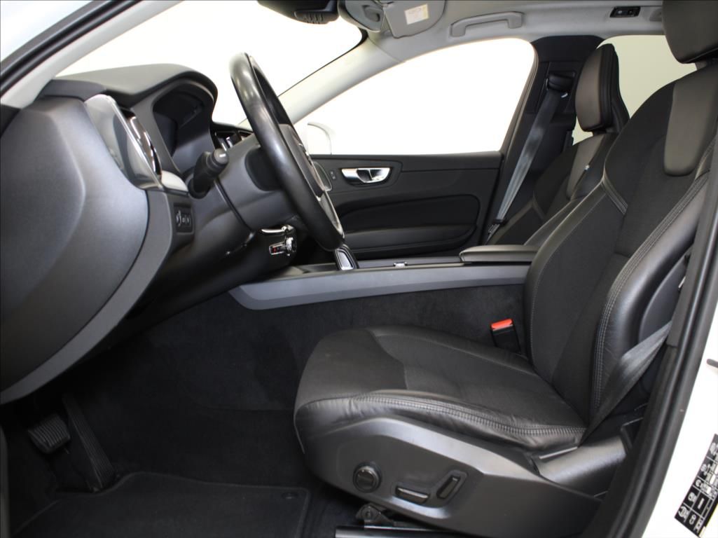 Volvo XC60, 2,0 T6 AWD 340k.Pano.H/K.Paměť - fotka 6