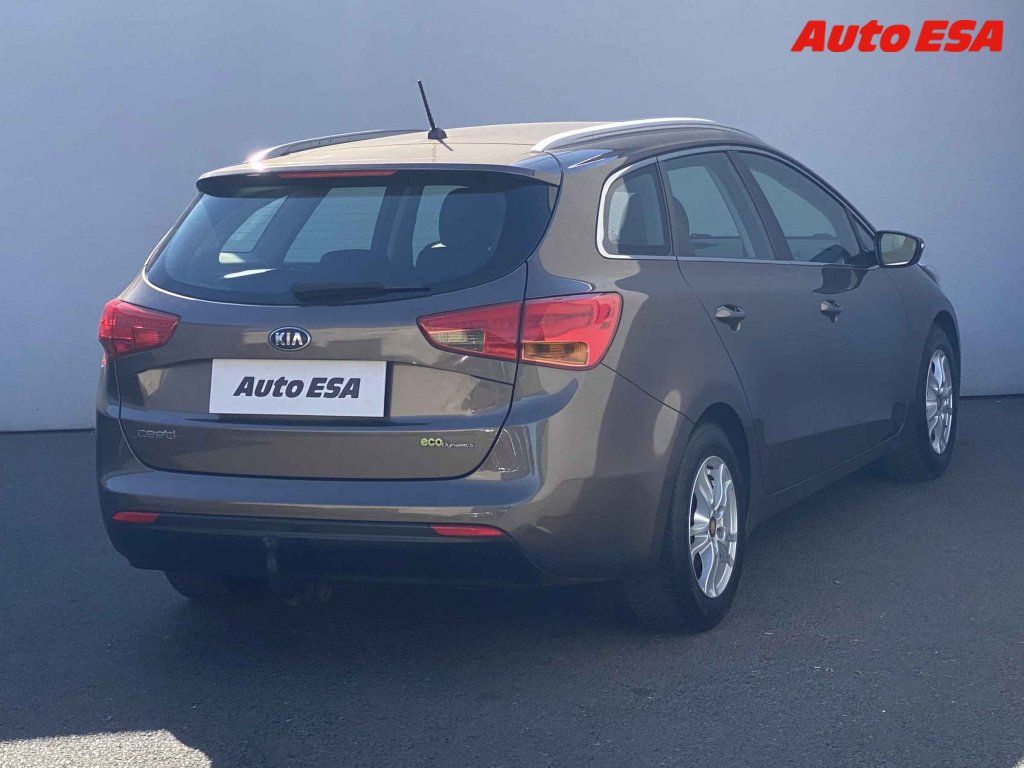 Kia Cee´d, 1.6 GDi - fotka 4