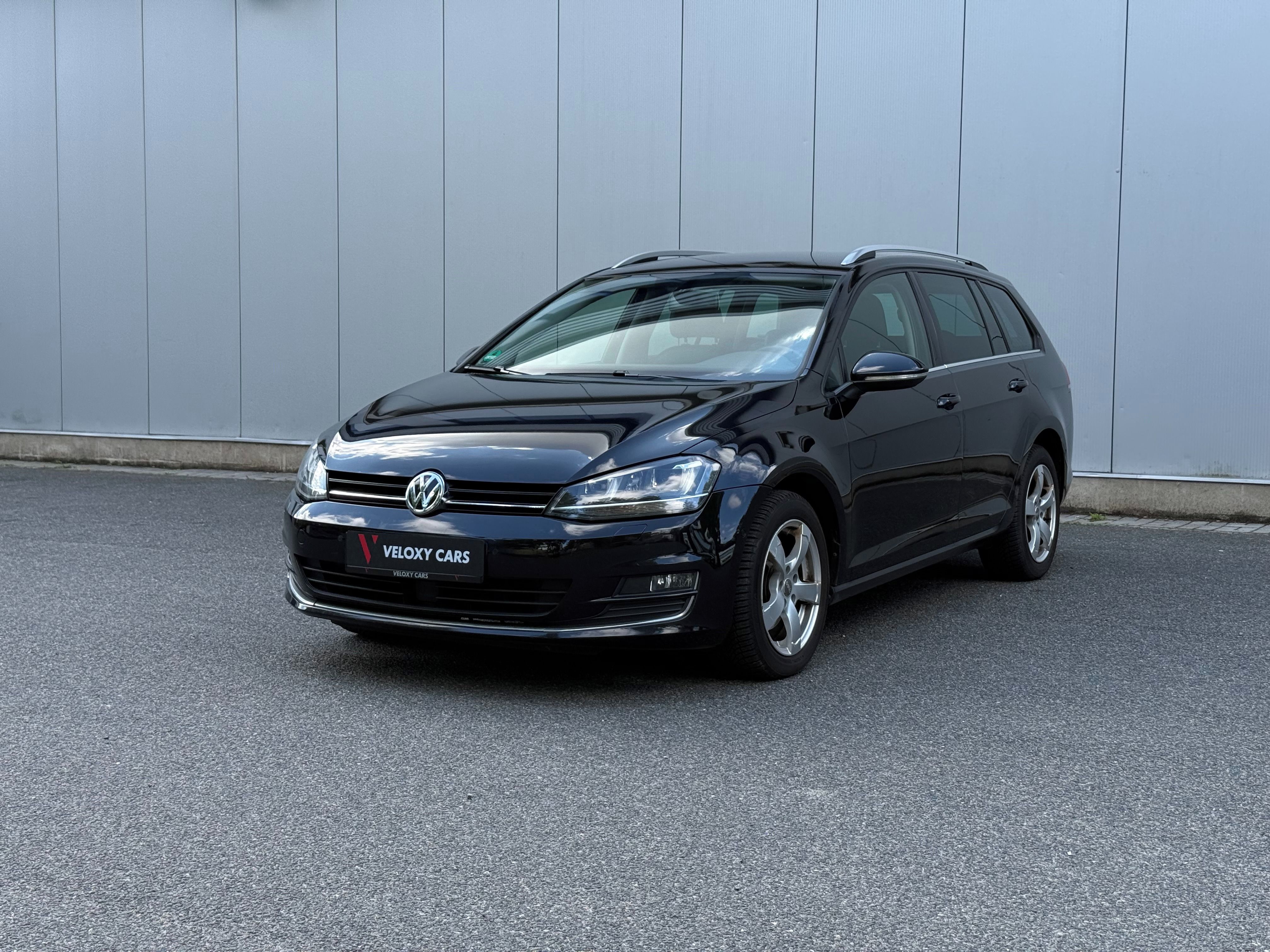 Volkswagen Golf, 1.4 TSI DSG Highline - fotka 2