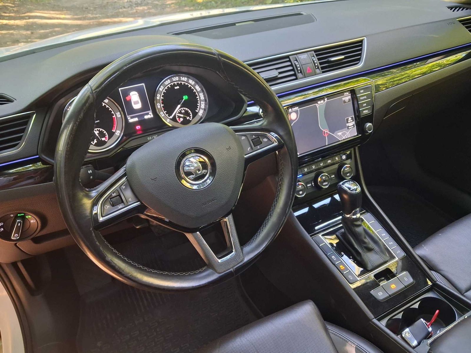 Škoda Superb, 2.0 TDI 4x4, Laurin&Klement - fotka 3