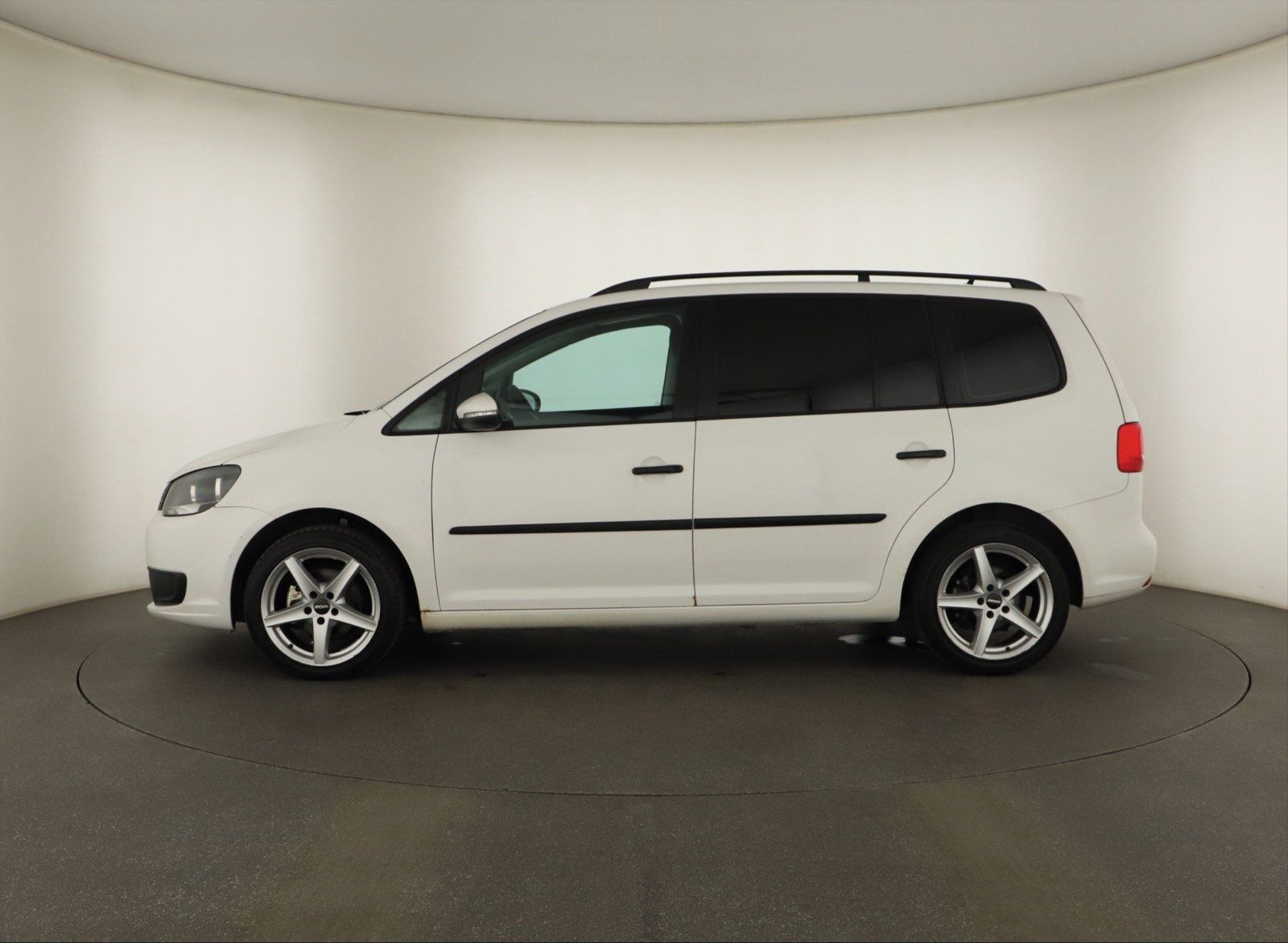 Volkswagen Touran, 1.6 TDI, 7 míst - fotka 3