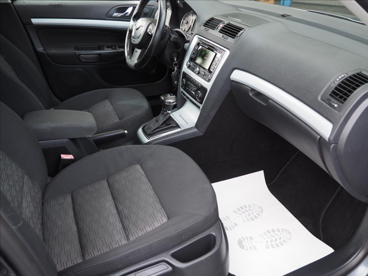 Škoda Octavia, 1,6 TDI AUT  Ambition - fotka 6