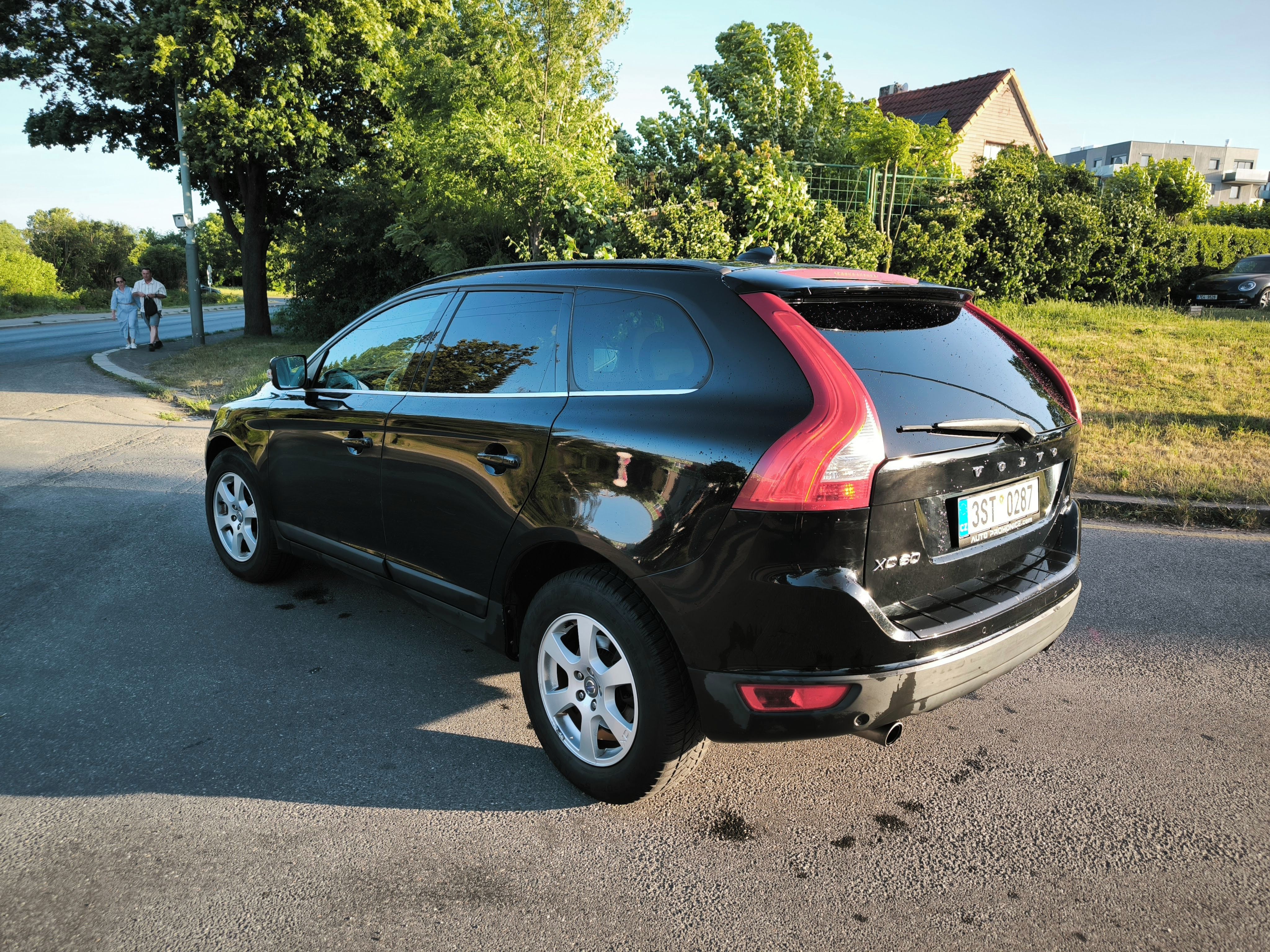 Volvo XC60, 2010 Volvo XC60 2.4D AWD 120kW - fotka 4