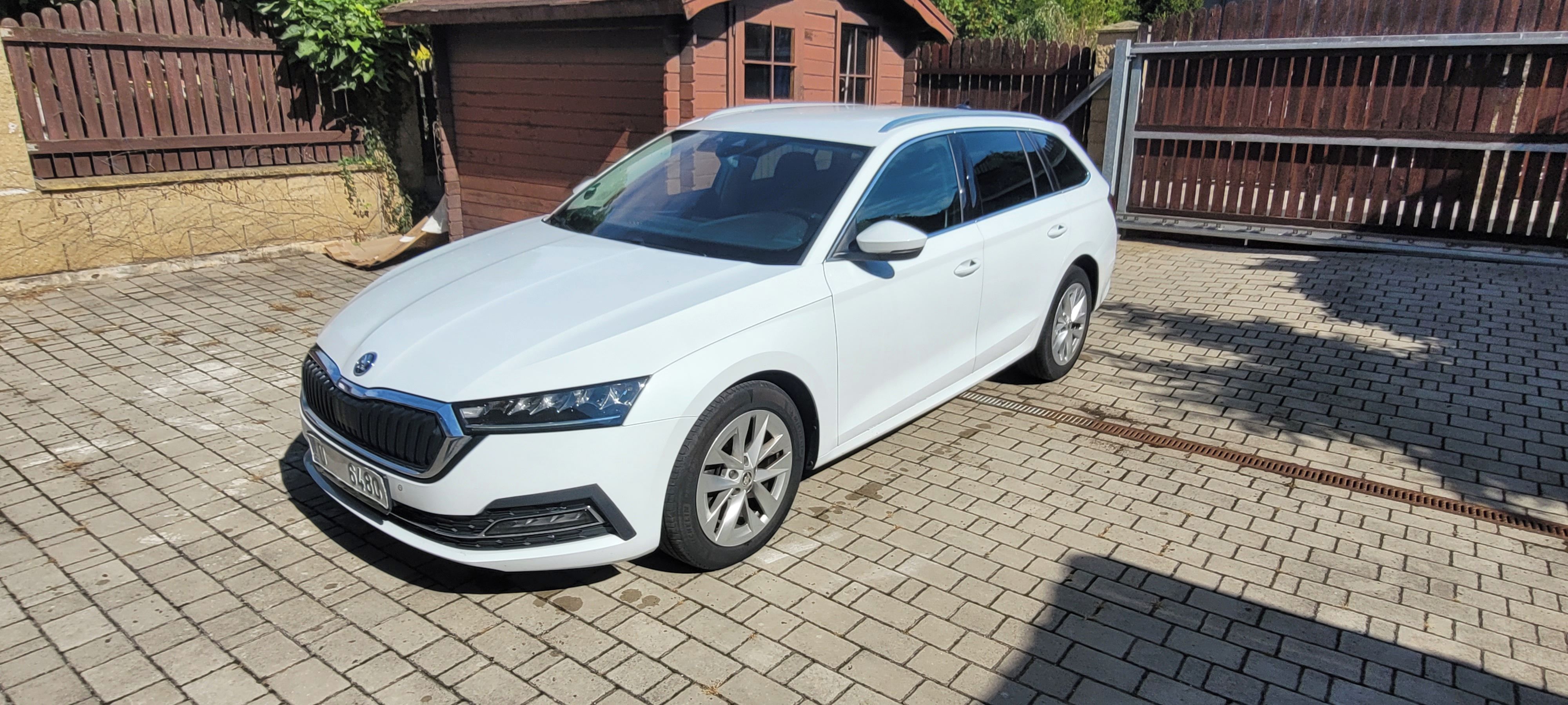 Škoda Octavia, 4 2,0TDi 110kw DSG VIRTUAL - fotka 3
