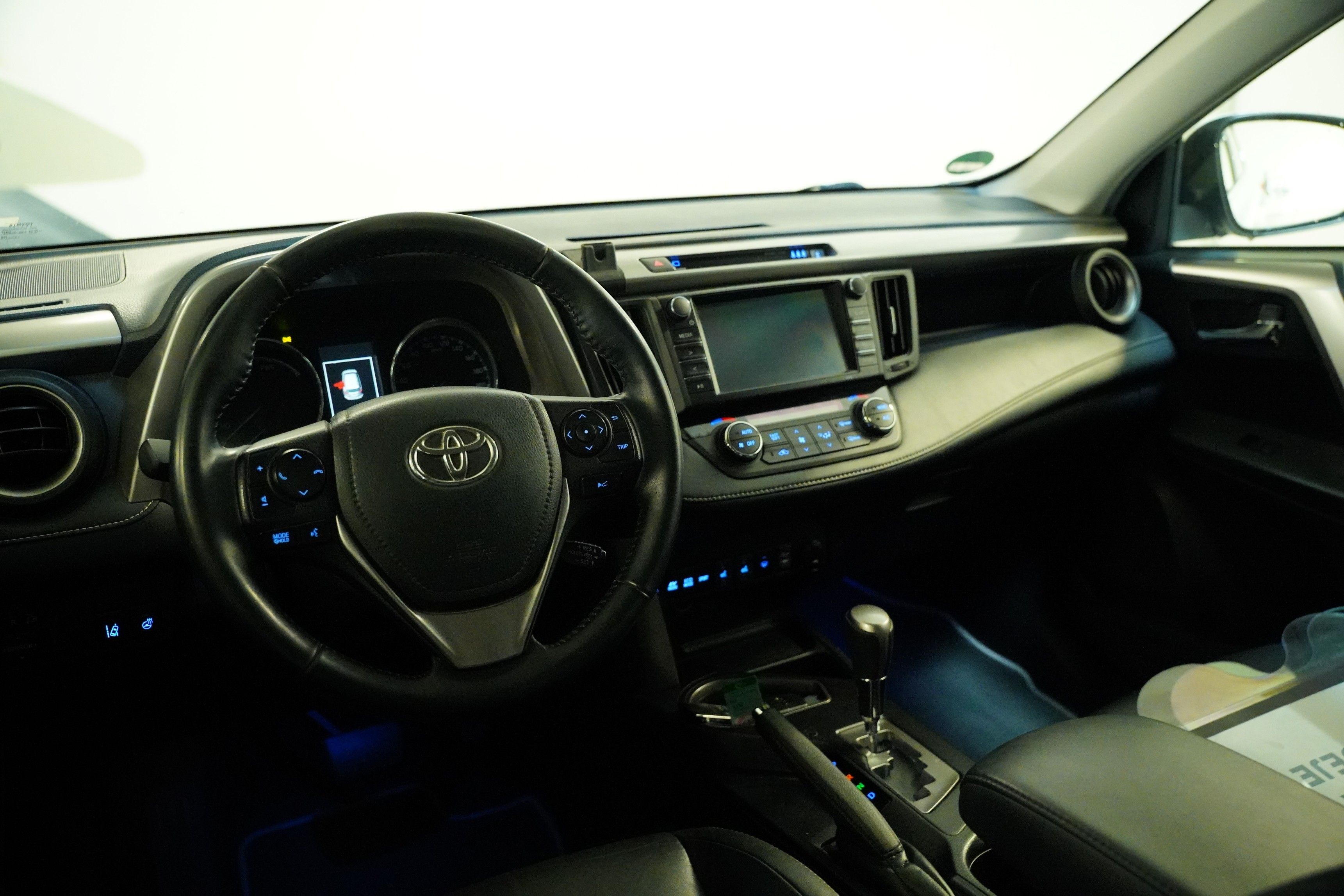 Toyota Rav4, 2.5 Hybrid 145 kW Executive - fotka 5