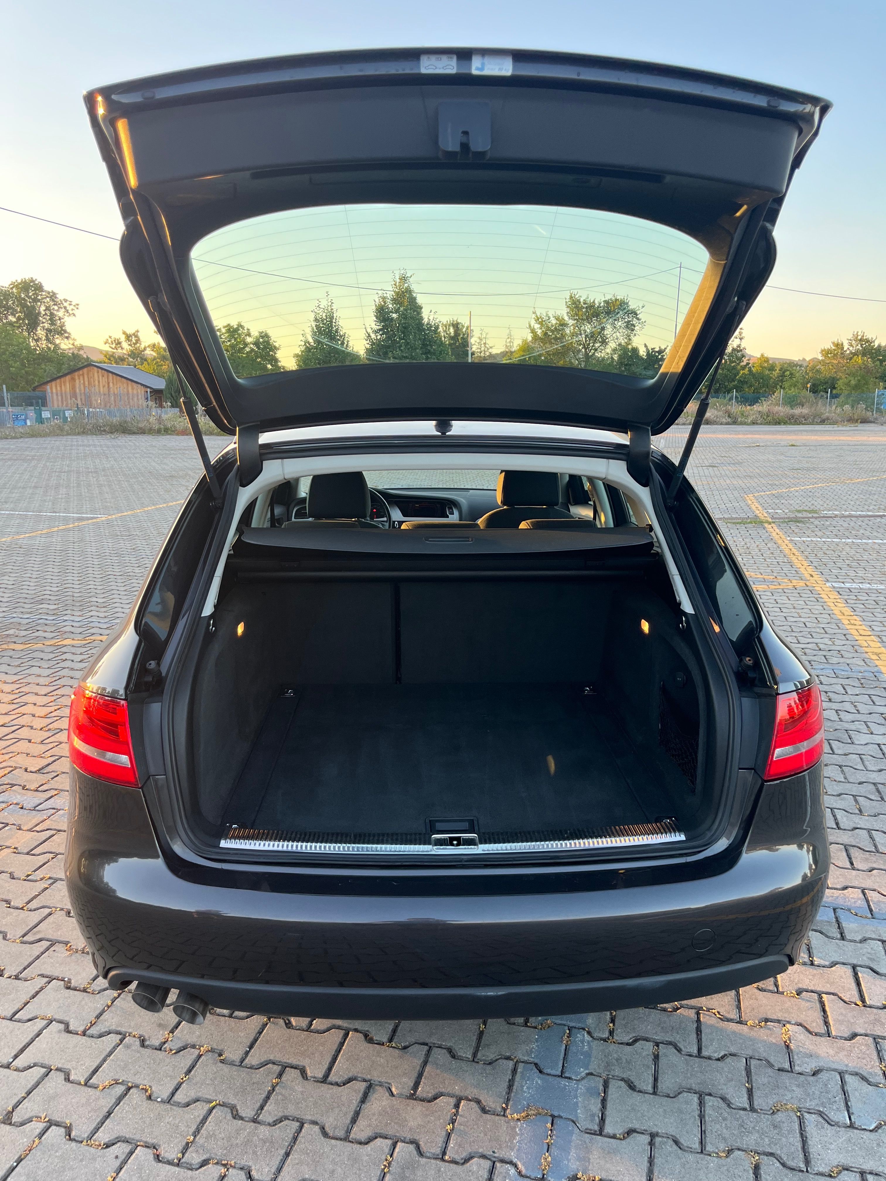Audi A4, Audi A4 B8 2.0 TDI 105kw ACC - fotka 4