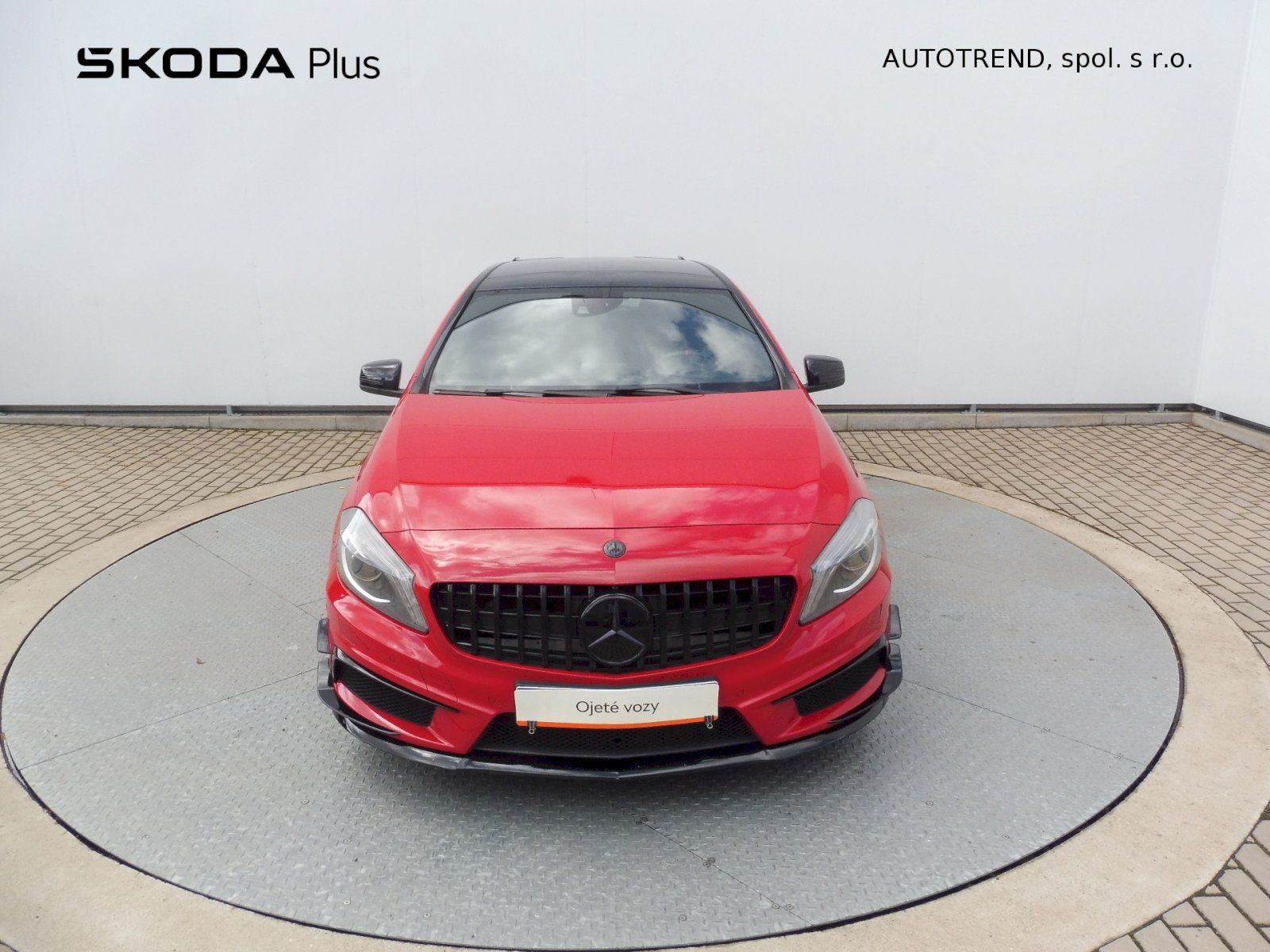 Mercedes-Benz Třídy A, A45 AMG 2,0 265kW 4MATIC Perfo - fotka 4