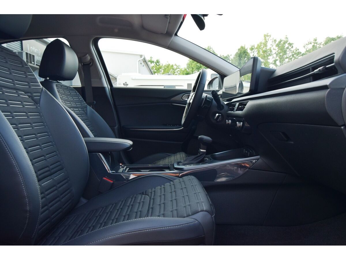 Kia XCee´d, 1,6 T-GDi  7DCT EXCLUSIVE - fotka 4