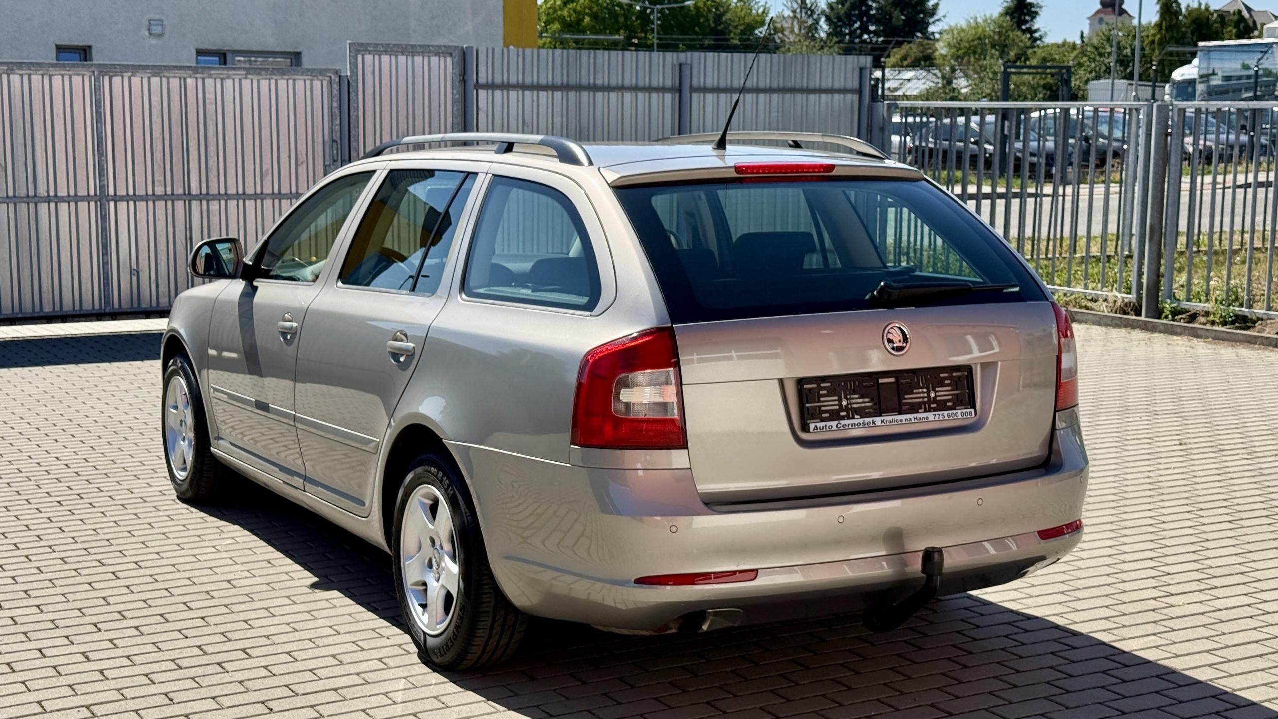 Škoda Octavia, 1.6MPi*75kW*ELEGANCE*1.MAJ* - fotka 3