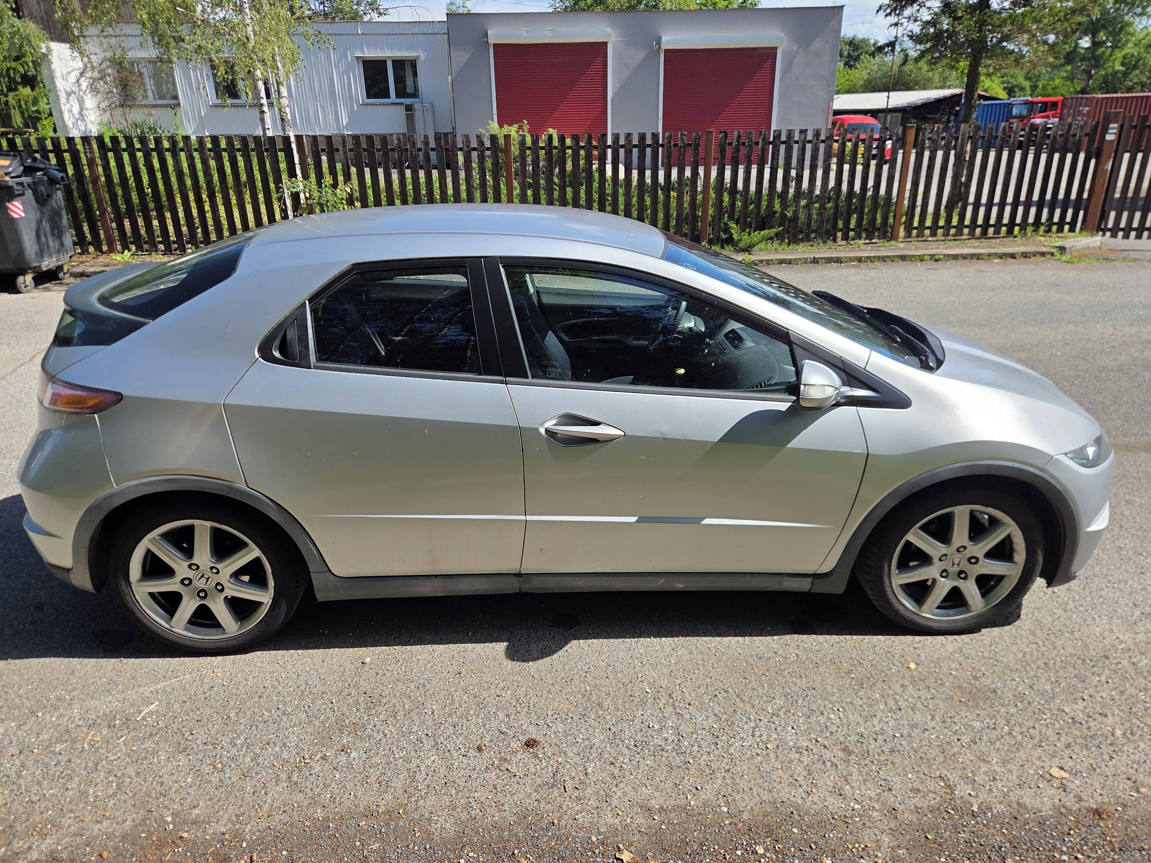 Honda Civic, 1.8 V-Tec 103kw - fotka 4