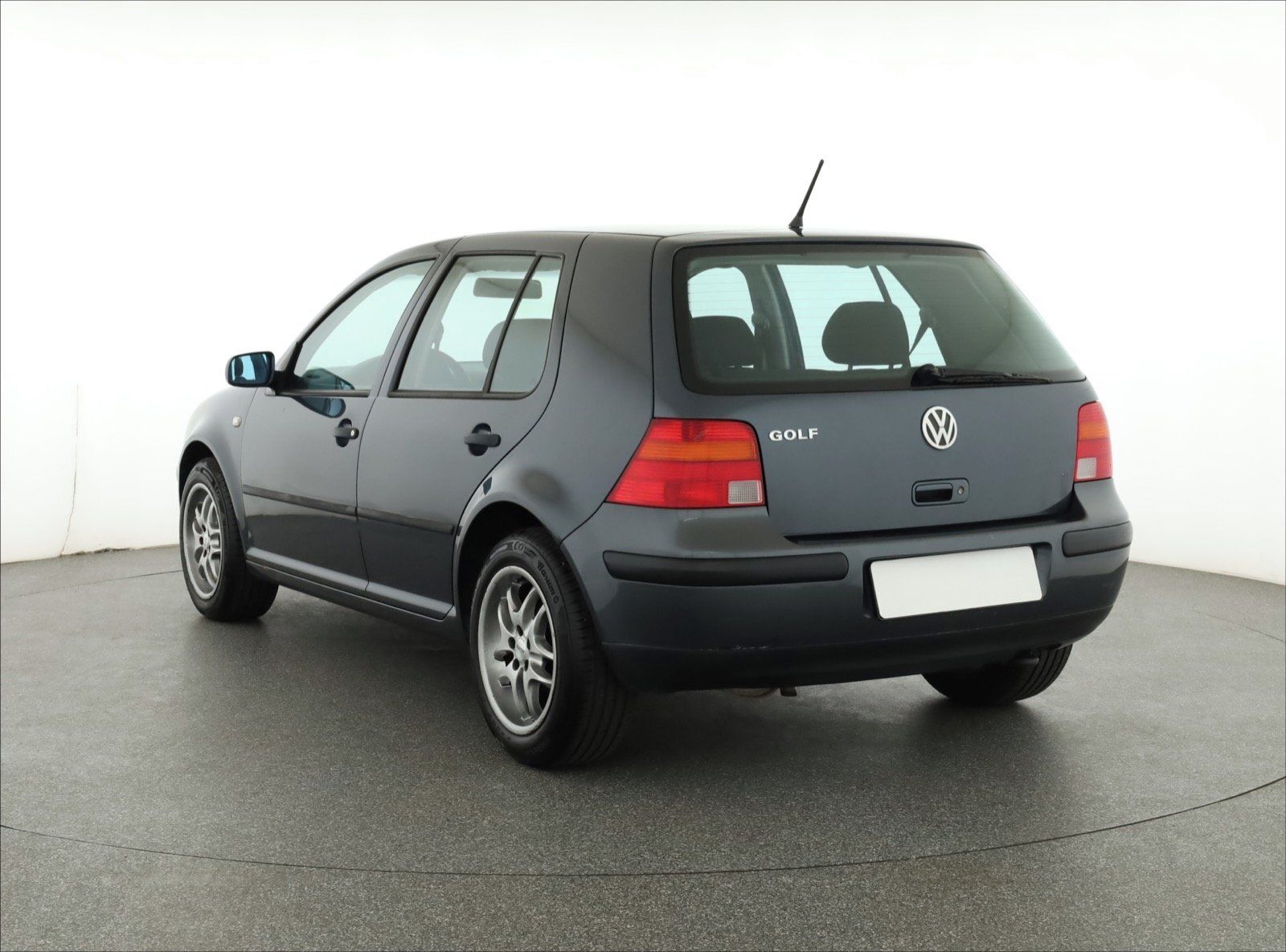 Volkswagen Golf, 1.4 16V, Klima - fotka 4