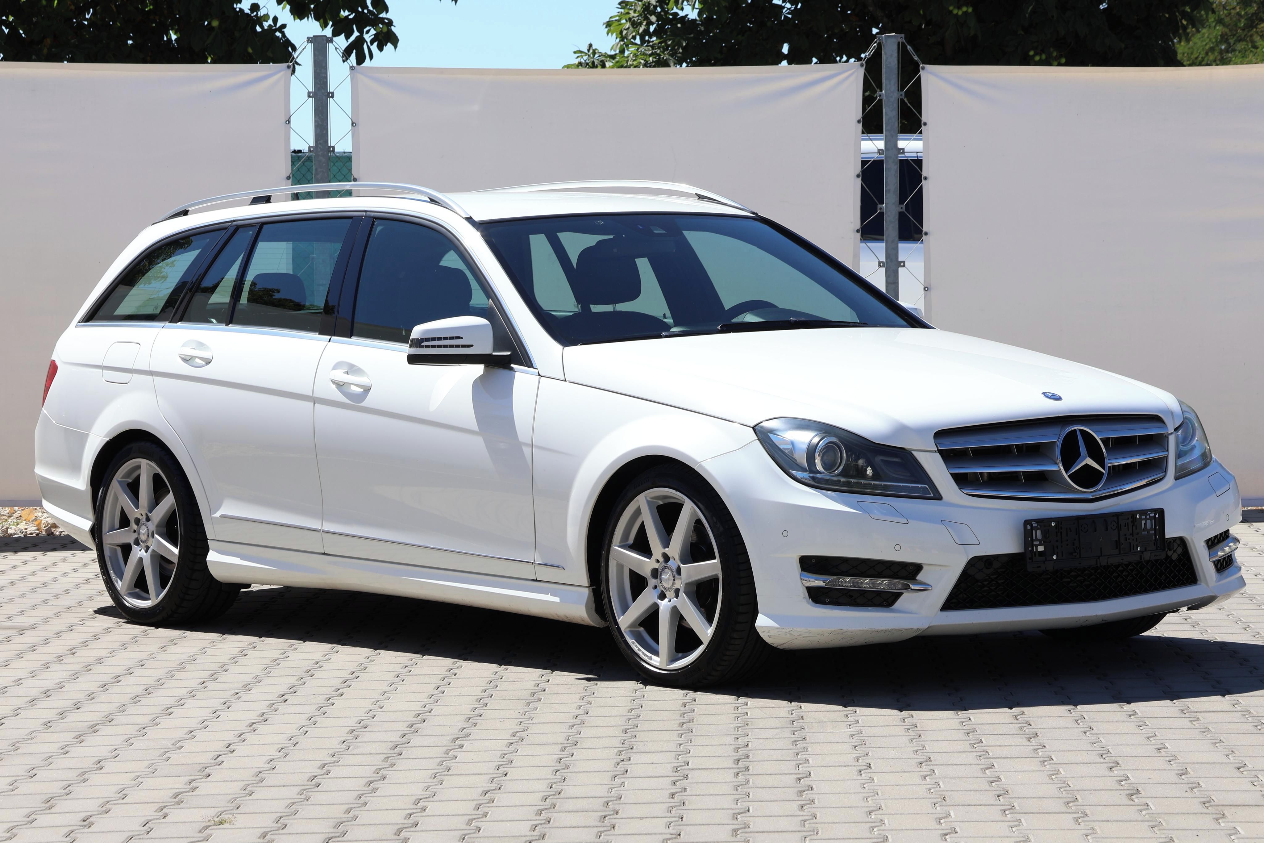 Mercedes-Benz Třídy C, 220 CDI*AMG*4MATIC*7GTronic* - fotka 3