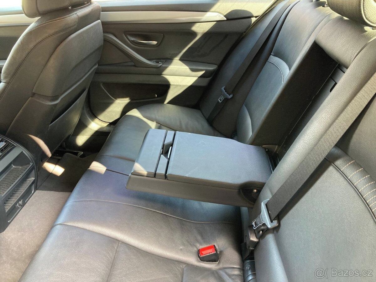 BMW Řada 5, 520 xDrive - fotka 4