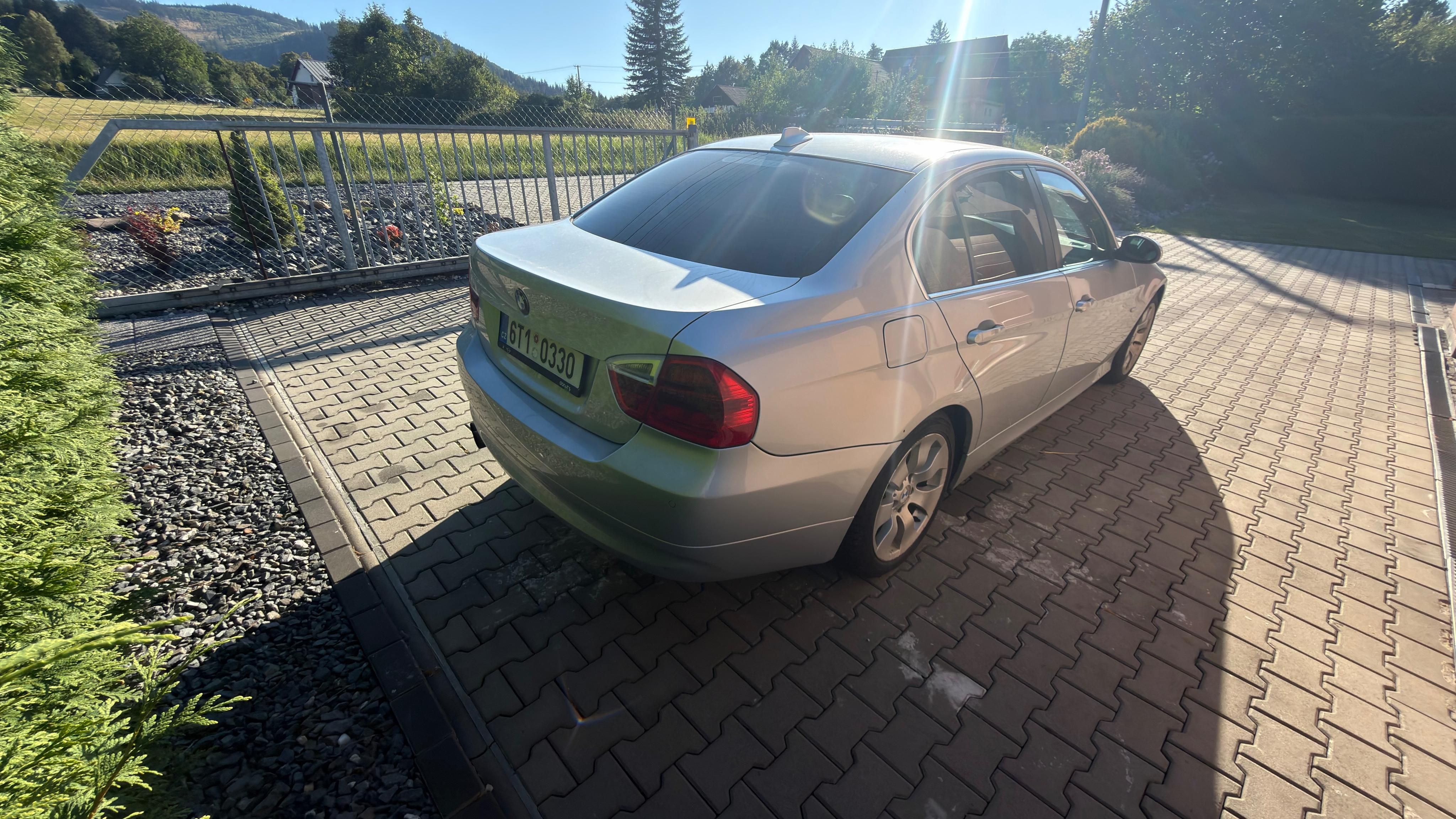 BMW Řada 3, 330xD - fotka 3