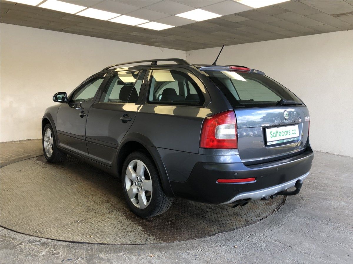 Škoda Octavia, 2,0 TDI  scout - fotka 5