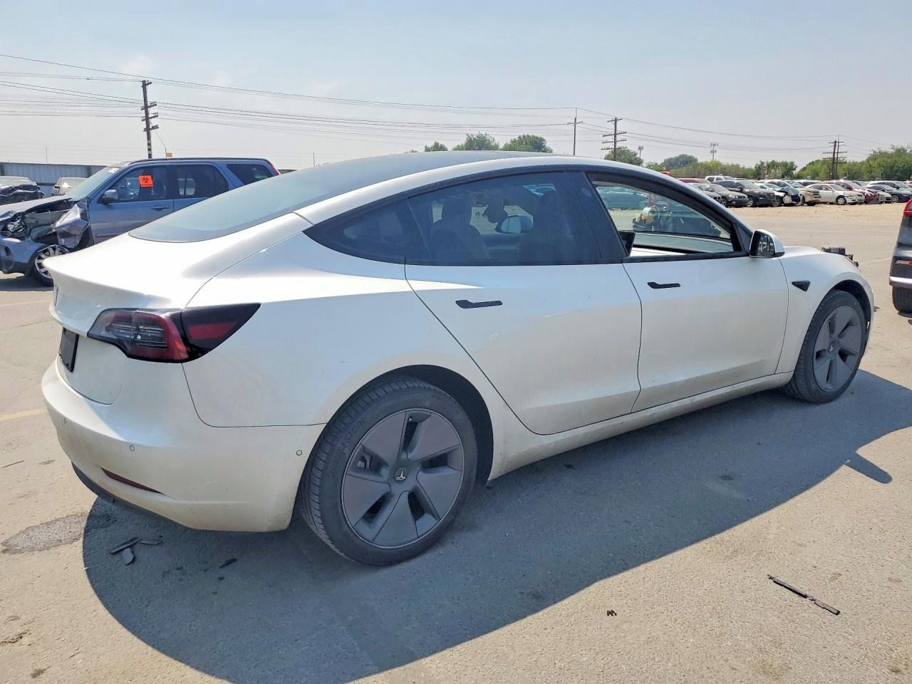 Tesla Model 3, Auto na cestě - fotka 3