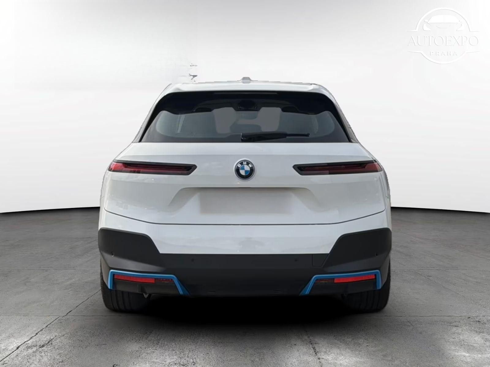 BMW iX, 50 xDrive Kamera* - fotka 6