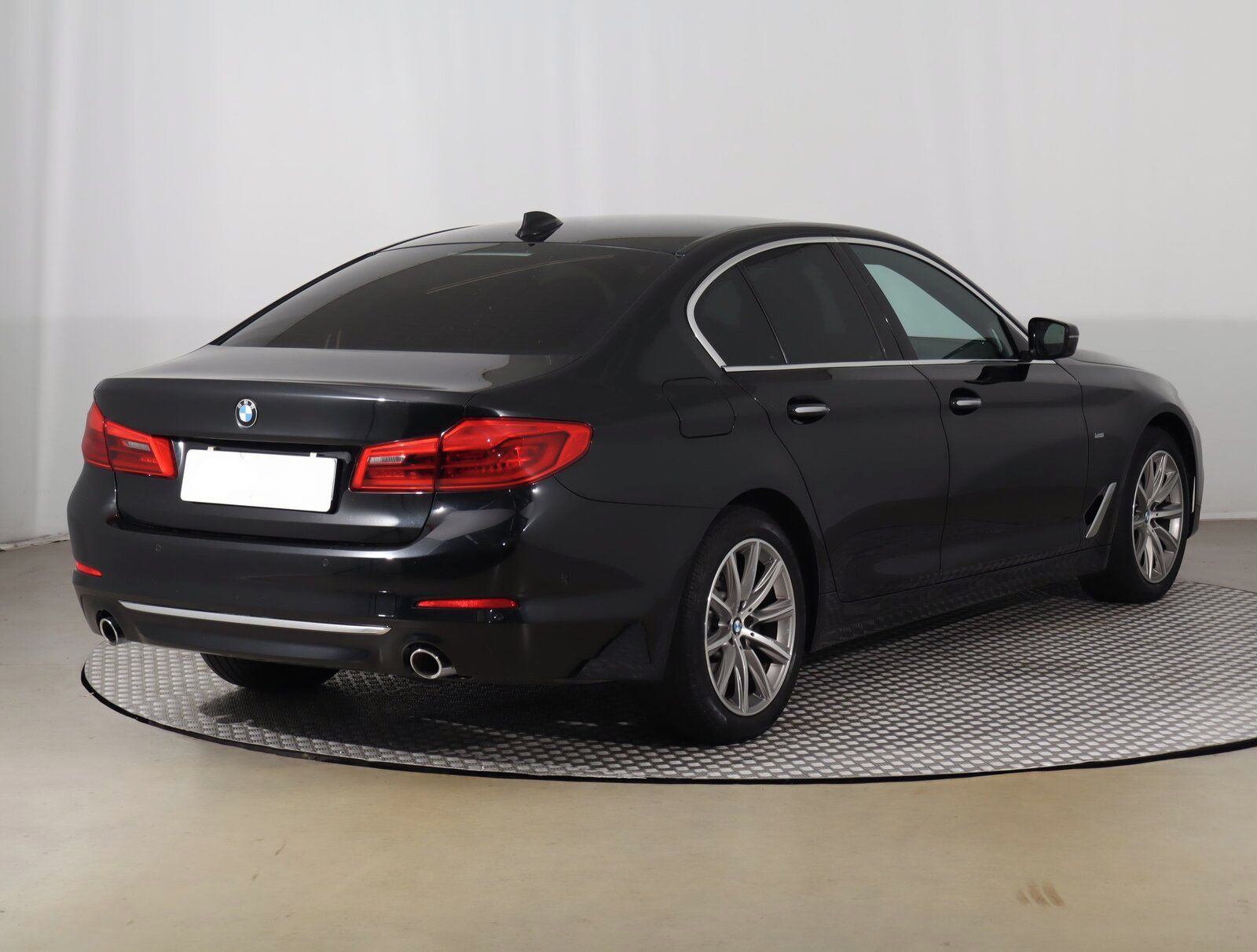 BMW Řada 5, 530d xDrive, 4X4, Automat - fotka 5