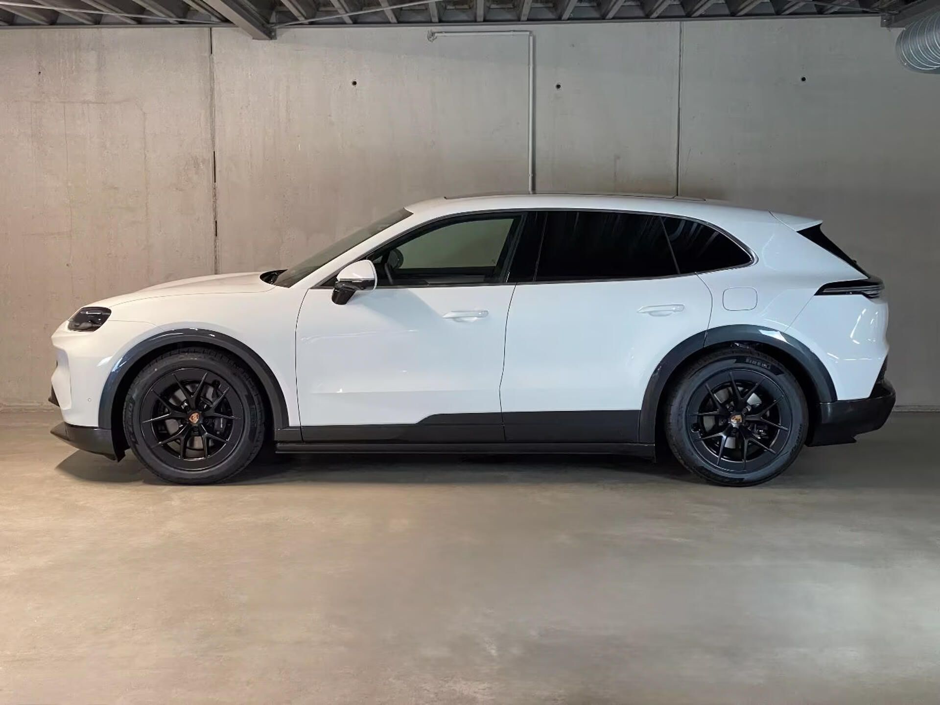 Porsche Cayenne, Electric HuD 360 Display spol. - fotka 3