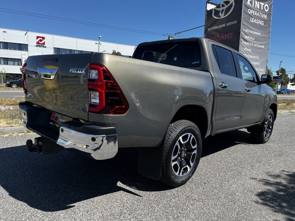 Toyota Hilux, 2.8D 4x4 6AT Executive - fotka 4