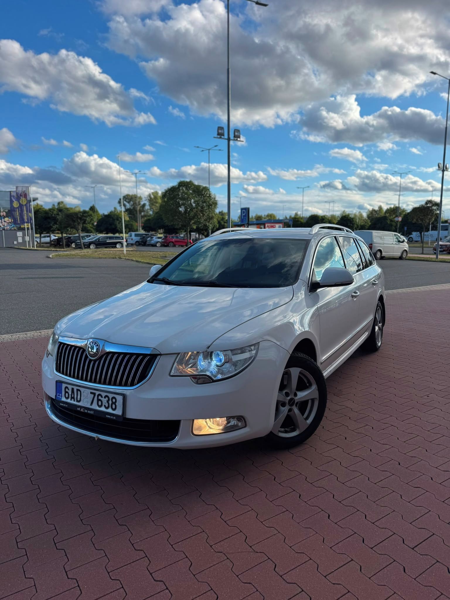 Škoda Superb, 2.0 TDI 103KW servírováno - fotka 4